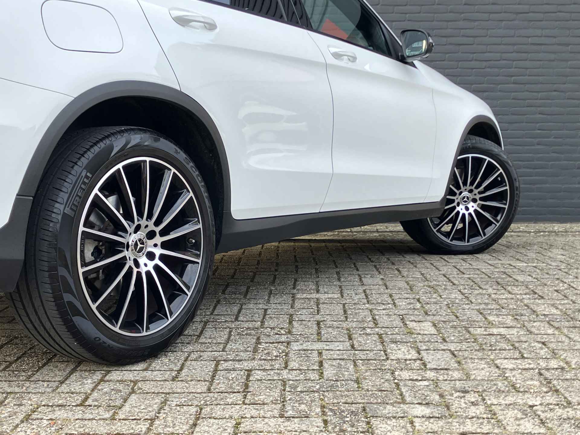 Mercedes-Benz GLC 250 4MATIC AMG Premium Plus AUT. | 1e eigenaar | dealer onderhouden | panoramadak | trekhaak | 36.000 KM - 11/43