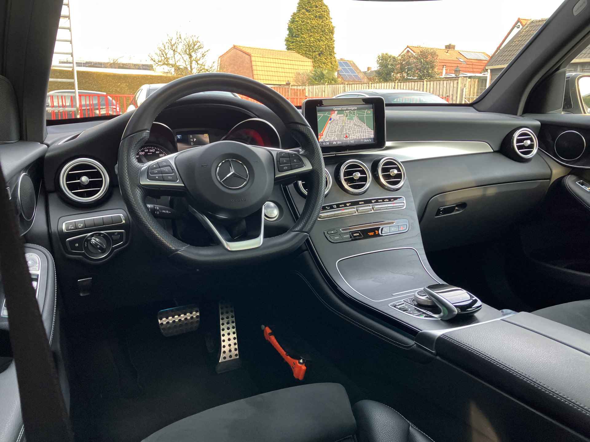 Mercedes-Benz GLC 250 4MATIC AMG Premium Plus AUT. | 1e eigenaar | dealer onderhouden | panoramadak | trekhaak | 36.000 KM - 15/43