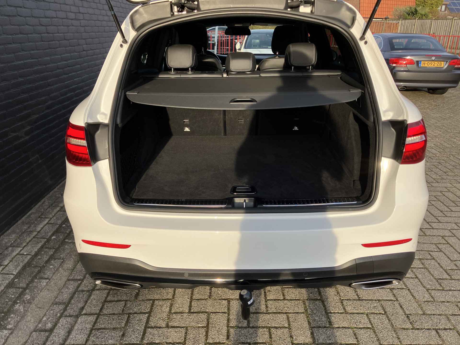 Mercedes-Benz GLC 250 4MATIC AMG Premium Plus AUT. | 1e eigenaar | dealer onderhouden | panoramadak | trekhaak | 36.000 KM - 23/43