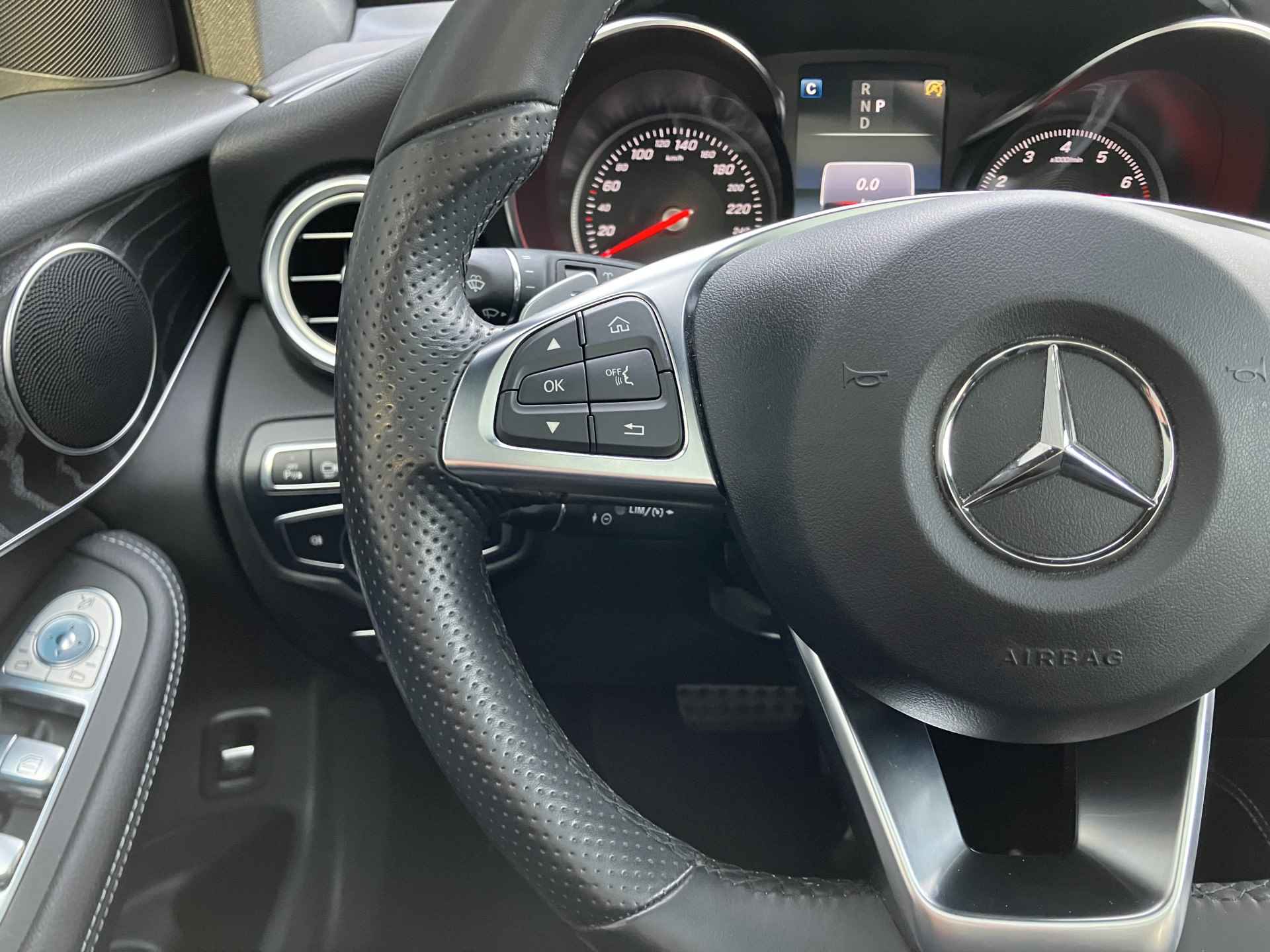 Mercedes-Benz GLC 250 4MATIC AMG Premium Plus AUT. | 1e eigenaar | dealer onderhouden | panoramadak | trekhaak | 36.000 KM - 28/43