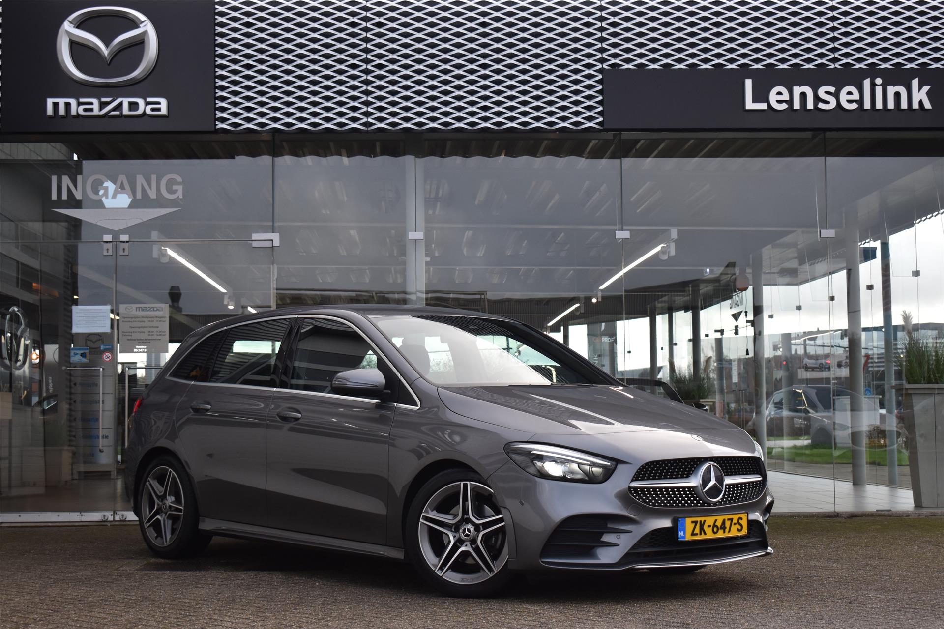 Mercedes B-Klasse B180 Business Solution AMG | Incl. garantie | Camera | Widescreen | Carplay | Elek. achterklep | Puntgaaf | Incl. BOVAG garantie, beurt, APK etc..