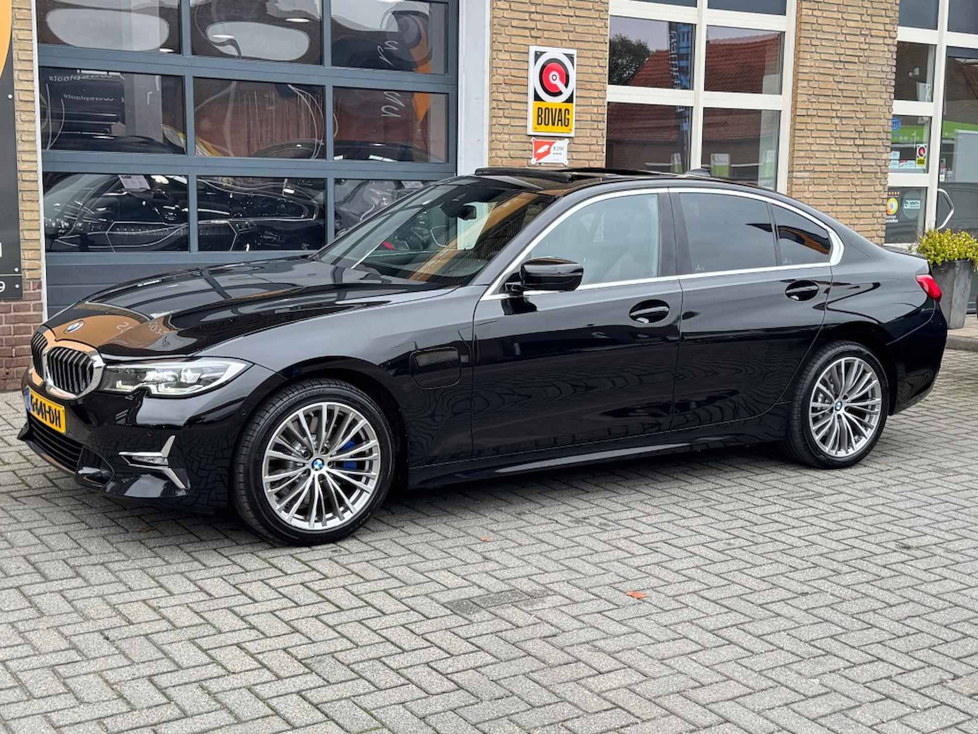 BMW 3-serie 330e HIGH EXECUTIVE LUXURY LEER/SCHUIFDAK/LED/NL-AUTO/1E EIG./VO - 18/51