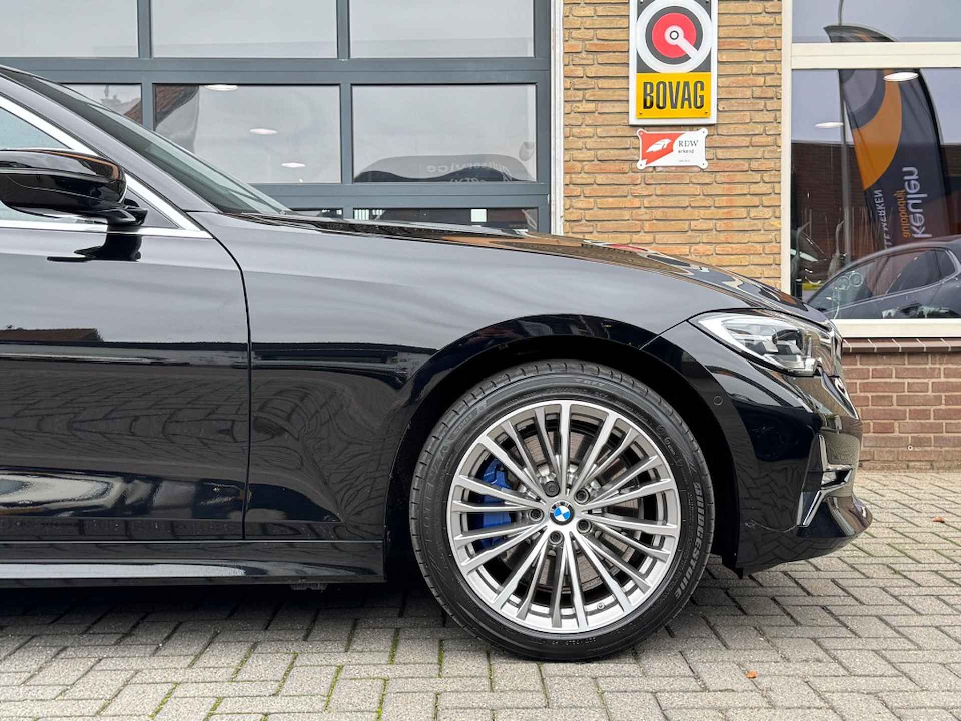 BMW 3-serie 330e HIGH EXECUTIVE LUXURY LEER/SCHUIFDAK/LED/NL-AUTO/1E EIG./VO - 29/51