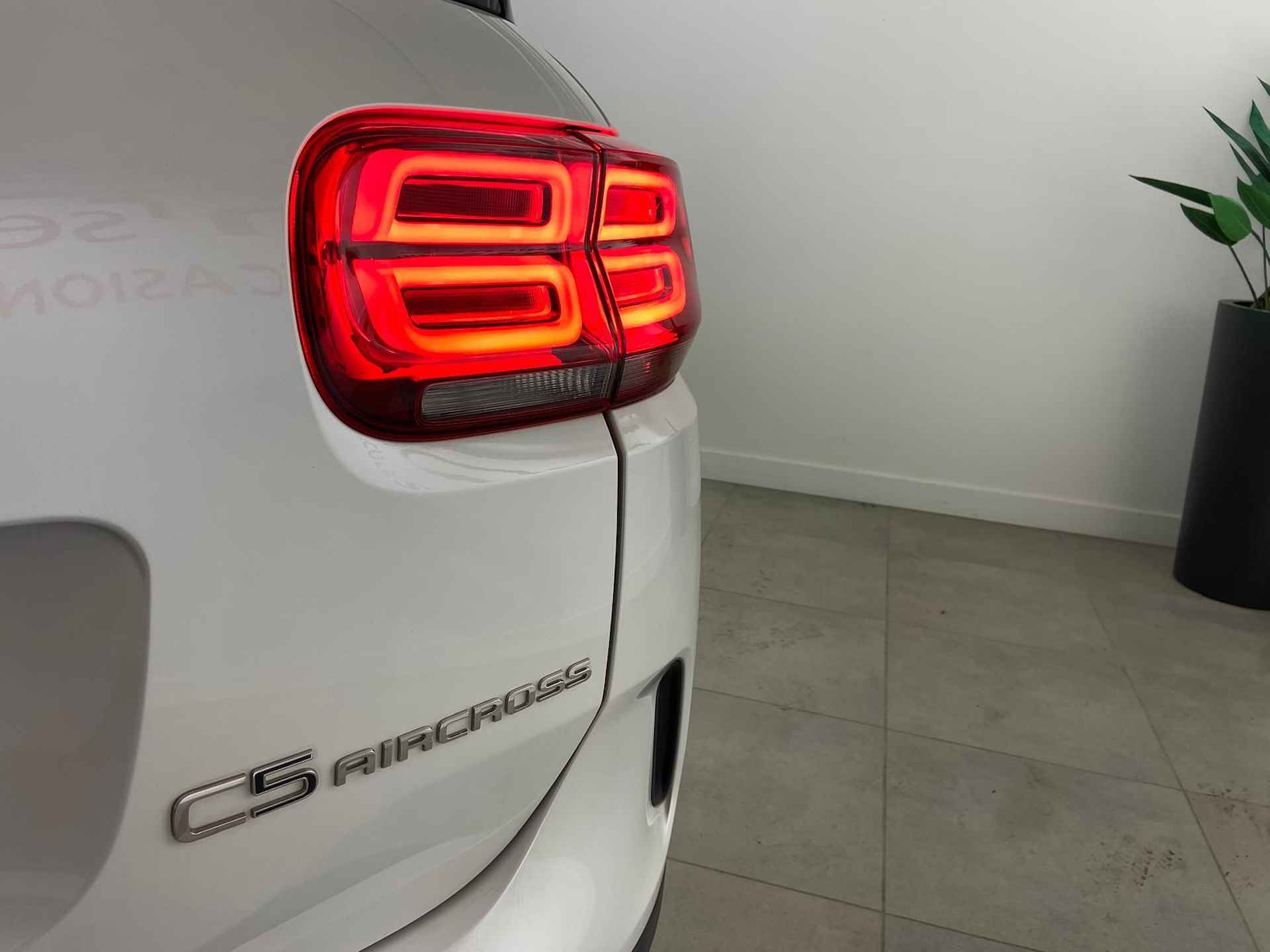 Citroen C5 Aircross 1.2 PureTech Shine NAVI | STOELVERWARMING | PARKEERCAMERA RONDOM - 28/33