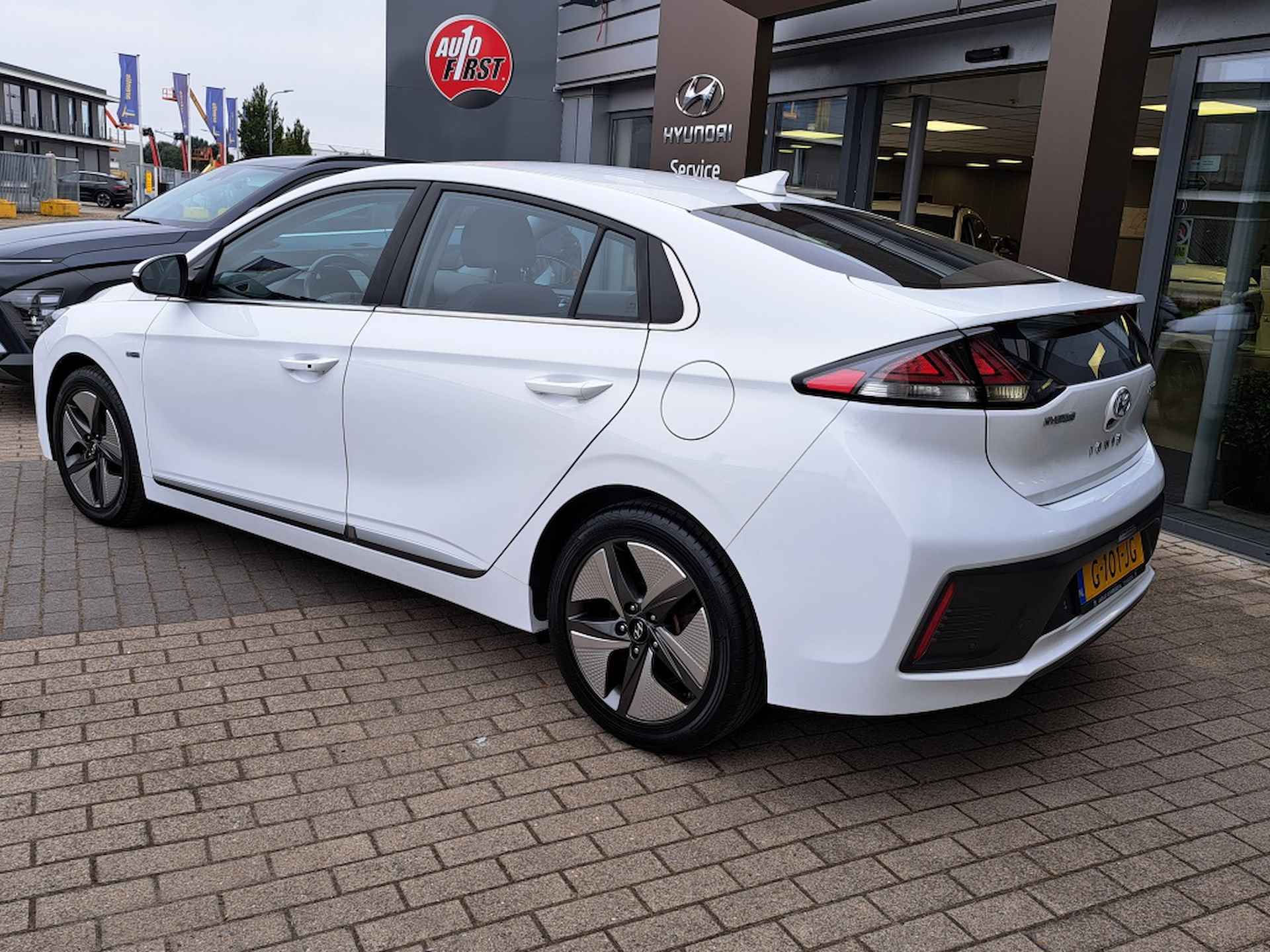 Hyundai IONIQ 1.6 GDi Comfort Plus | Navigatie | Achteruitrijcamera | Cruise c - 3/28