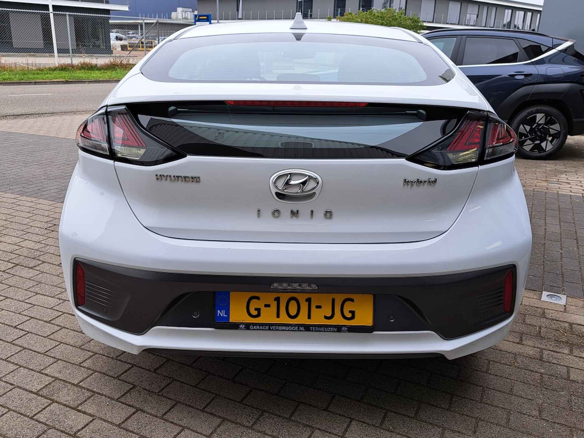 Hyundai IONIQ 1.6 GDi Comfort Plus | Navigatie | Achteruitrijcamera | Cruise c - 4/28