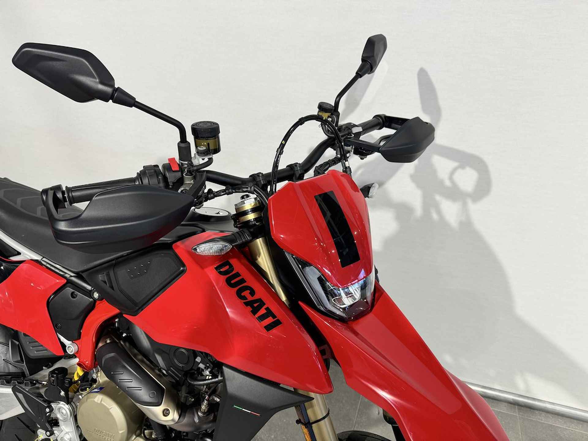 Ducati HYPERMOTARD 698 - 2/8