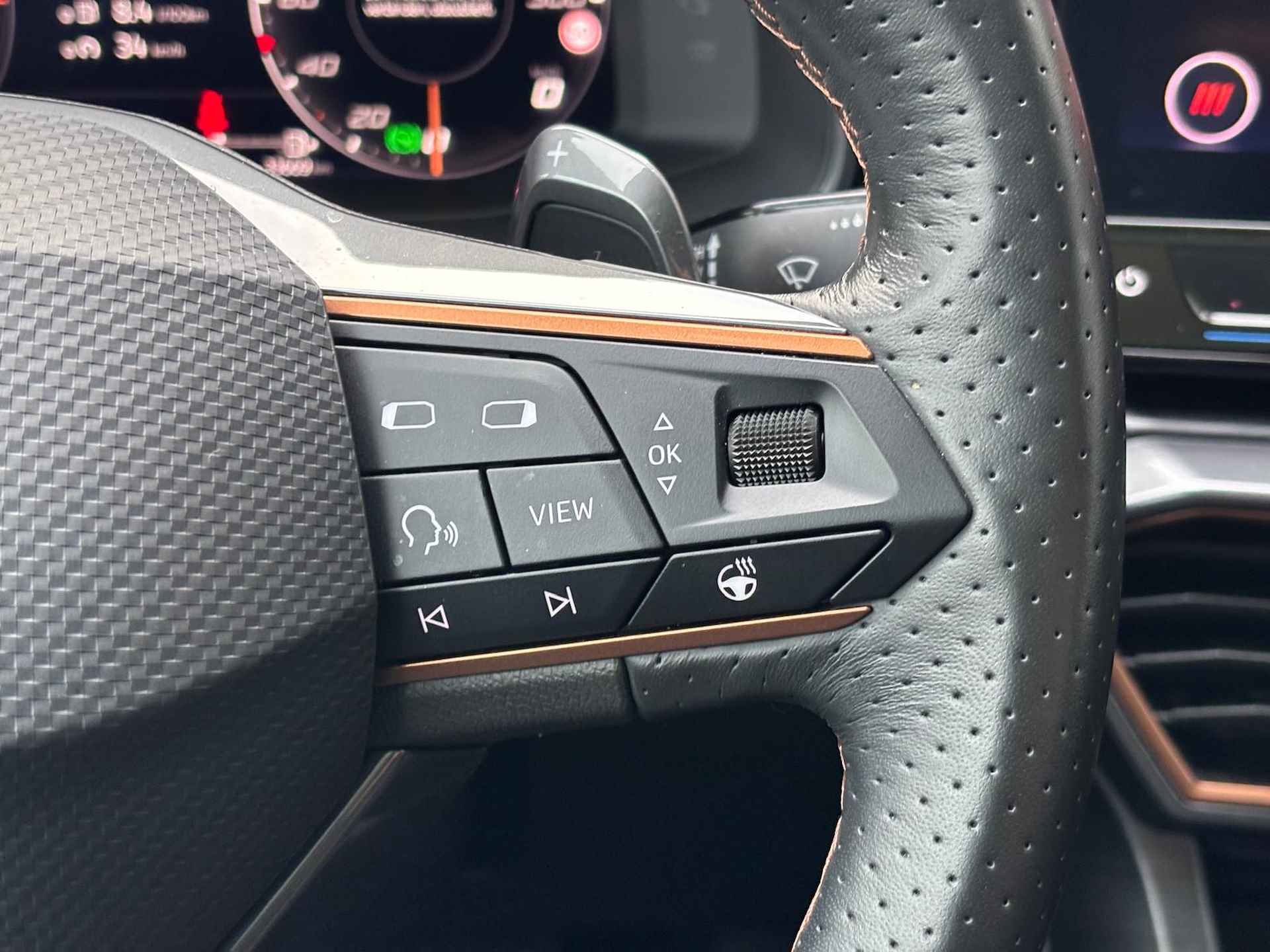 CUPRA Formentor 1.4 e-Hybrid 204PK DSG Black Edition / Panoramadak / Zwarte Lederen Kuipstoelen / Stuur + Stoelverwarming / Achteruitrijcamera / Digitale Cockpit P4 - 18/33