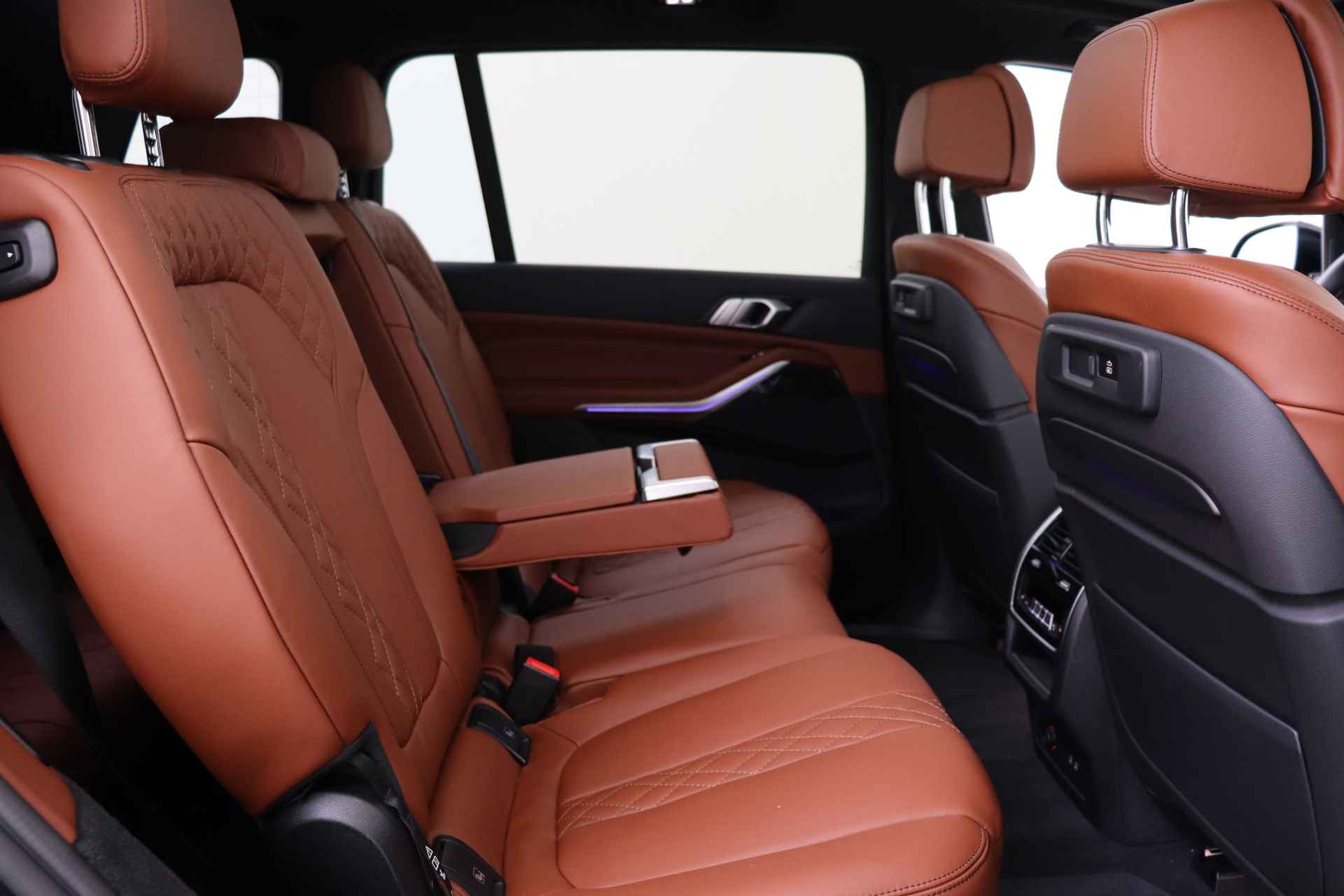 BMW X7 xDrive40i High Executive M Sport Automaat / Panoramadak Sky Lounge / Trekhaak / Laserlight / Massagefunctie / Parking Assistant Plus / Driving Assistant Professional / Stoelventilatie / Soft Close - 24/95