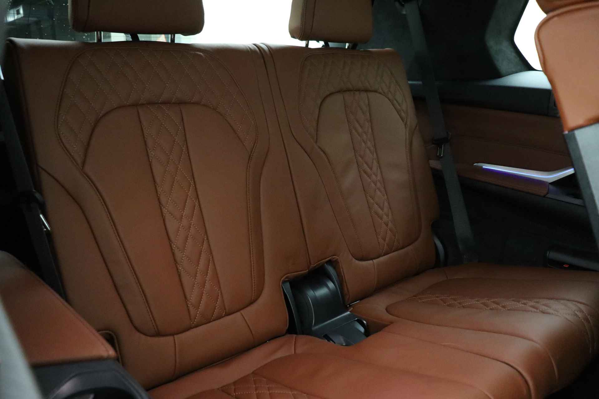 BMW X7 xDrive40i High Executive M Sport Automaat / Panoramadak Sky Lounge / Trekhaak / Laserlight / Massagefunctie / Parking Assistant Plus / Driving Assistant Professional / Stoelventilatie / Soft Close - 28/95