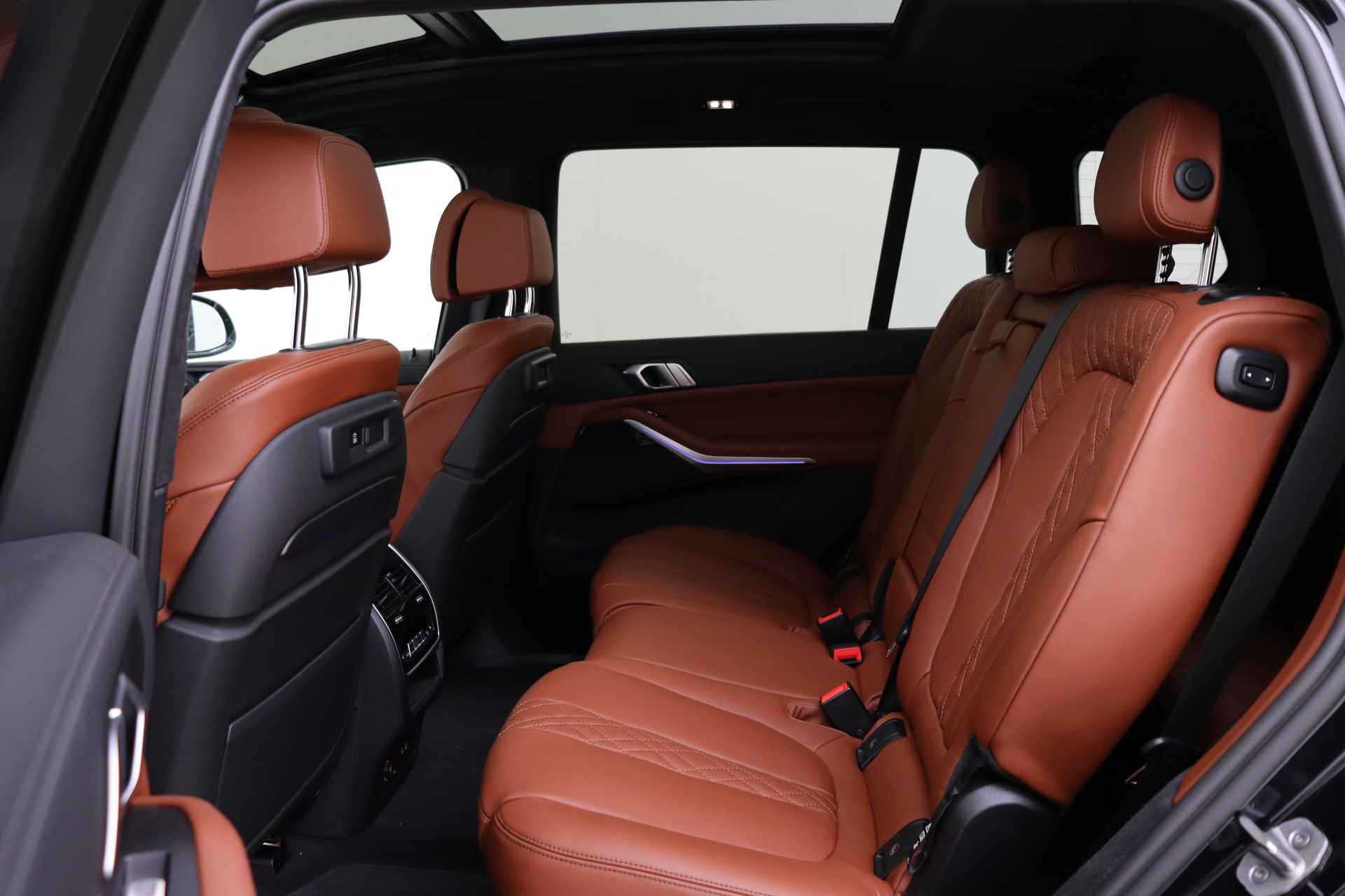 BMW X7 xDrive40i High Executive M Sport Automaat / Panoramadak Sky Lounge / Trekhaak / Laserlight / Massagefunctie / Parking Assistant Plus / Driving Assistant Professional / Stoelventilatie / Soft Close - 30/95