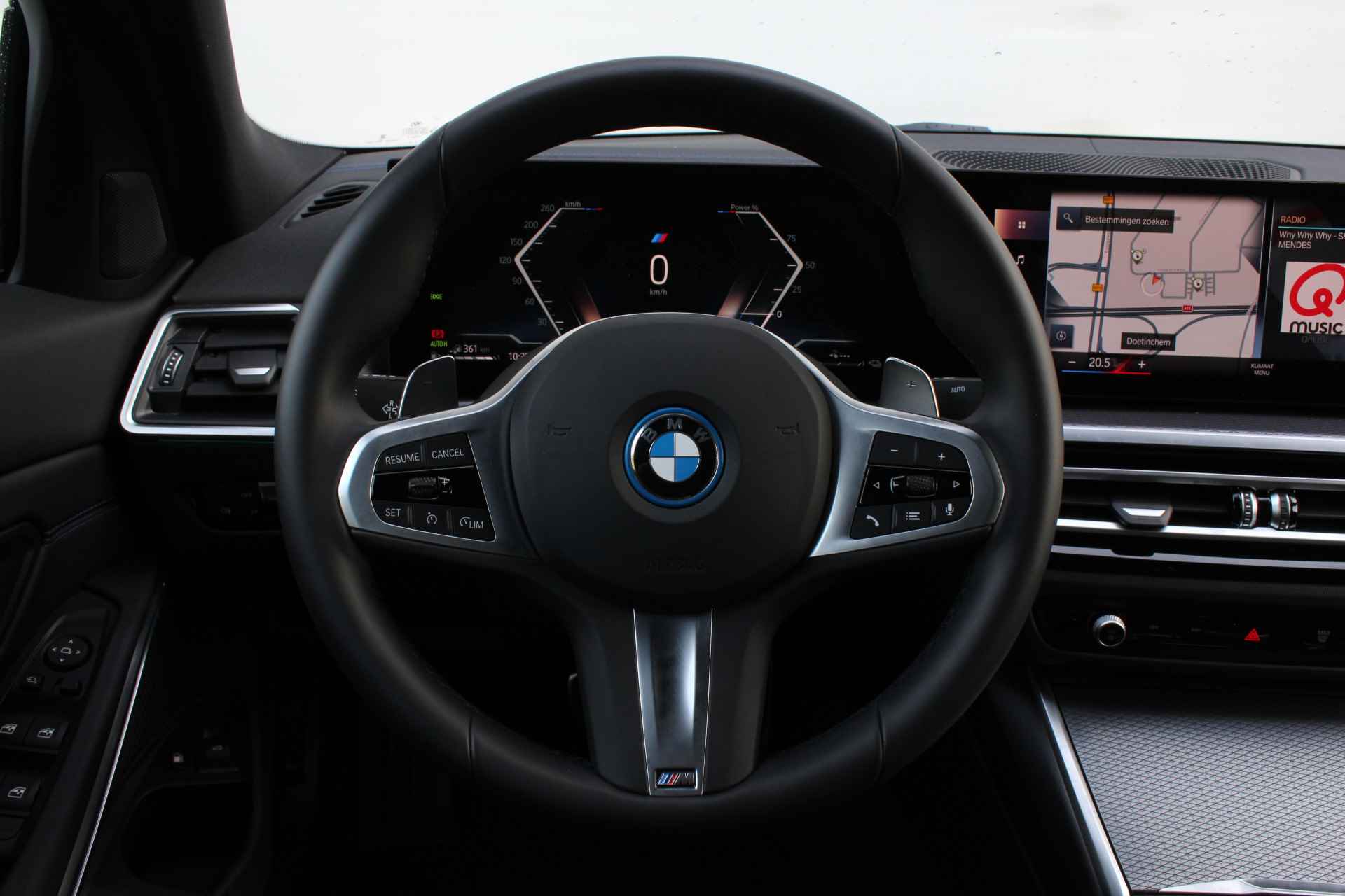 BMW 3-serie 320e High Executive M Sport Automaat / Schuif-kanteldak / Trekhaak / Adaptief M Onderstel / Sportstoelen / Stoelverwarming / Cruise Control / Live Cockpit Plus / Widescreen Display - 18/32