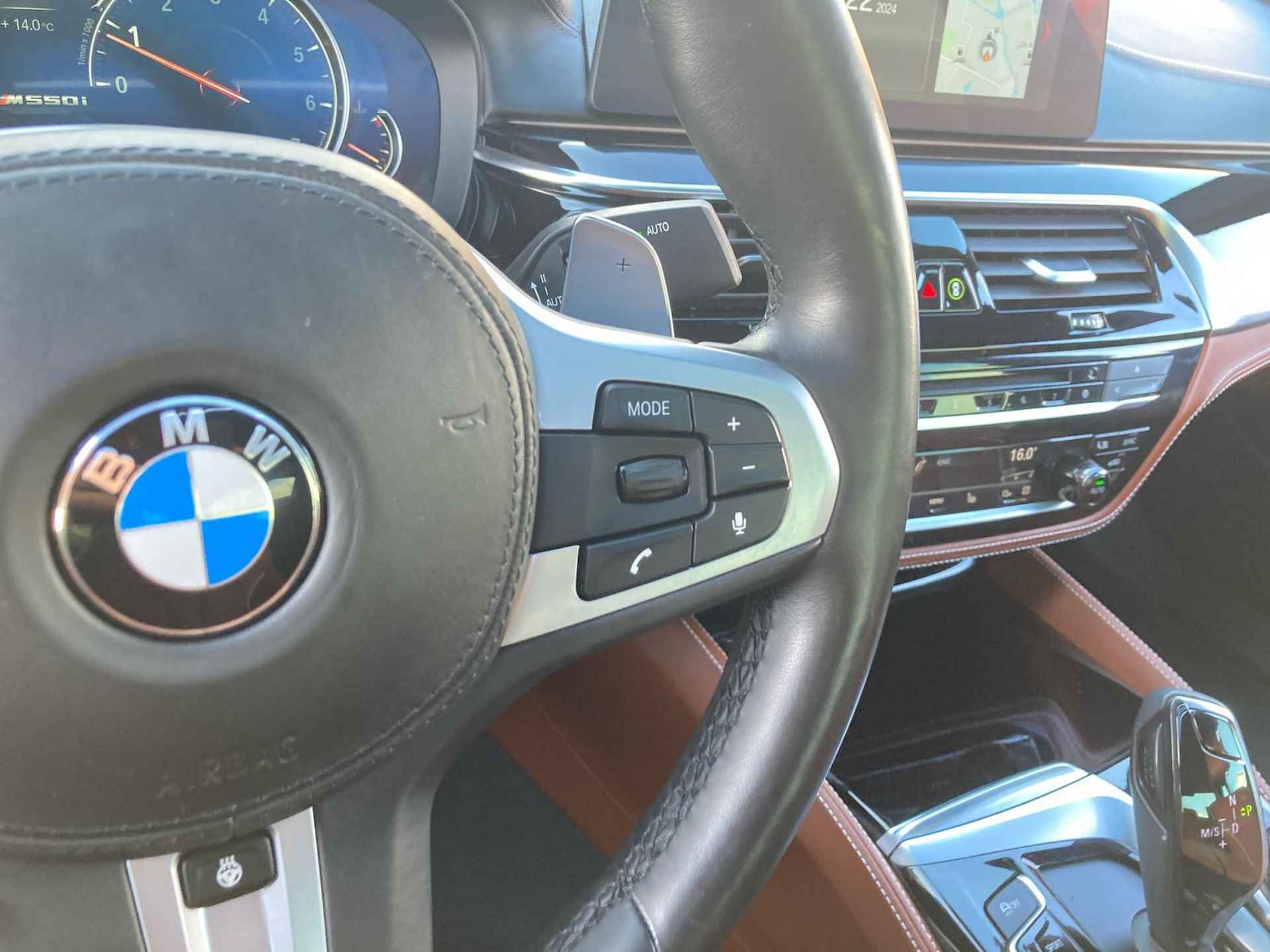 BMW 5-serie M550i xDrive High Executive | Unieke NEDERLANDSE en zeer mooie BMW | Full options | 8 cilinder met 462pk! | Weinig kilometers! | - 18/34