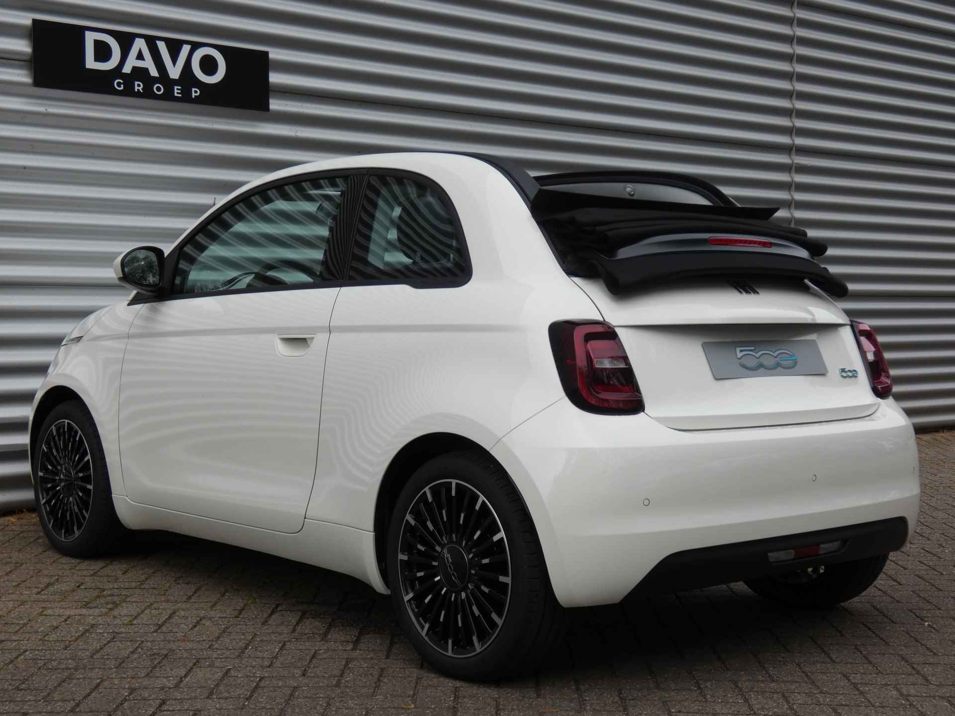 Fiat 500E C Icon 42 kWh ! € 7.372,- VOORDEEL! | PACK CONVENIENCE & PACK COMFORT - 36/41