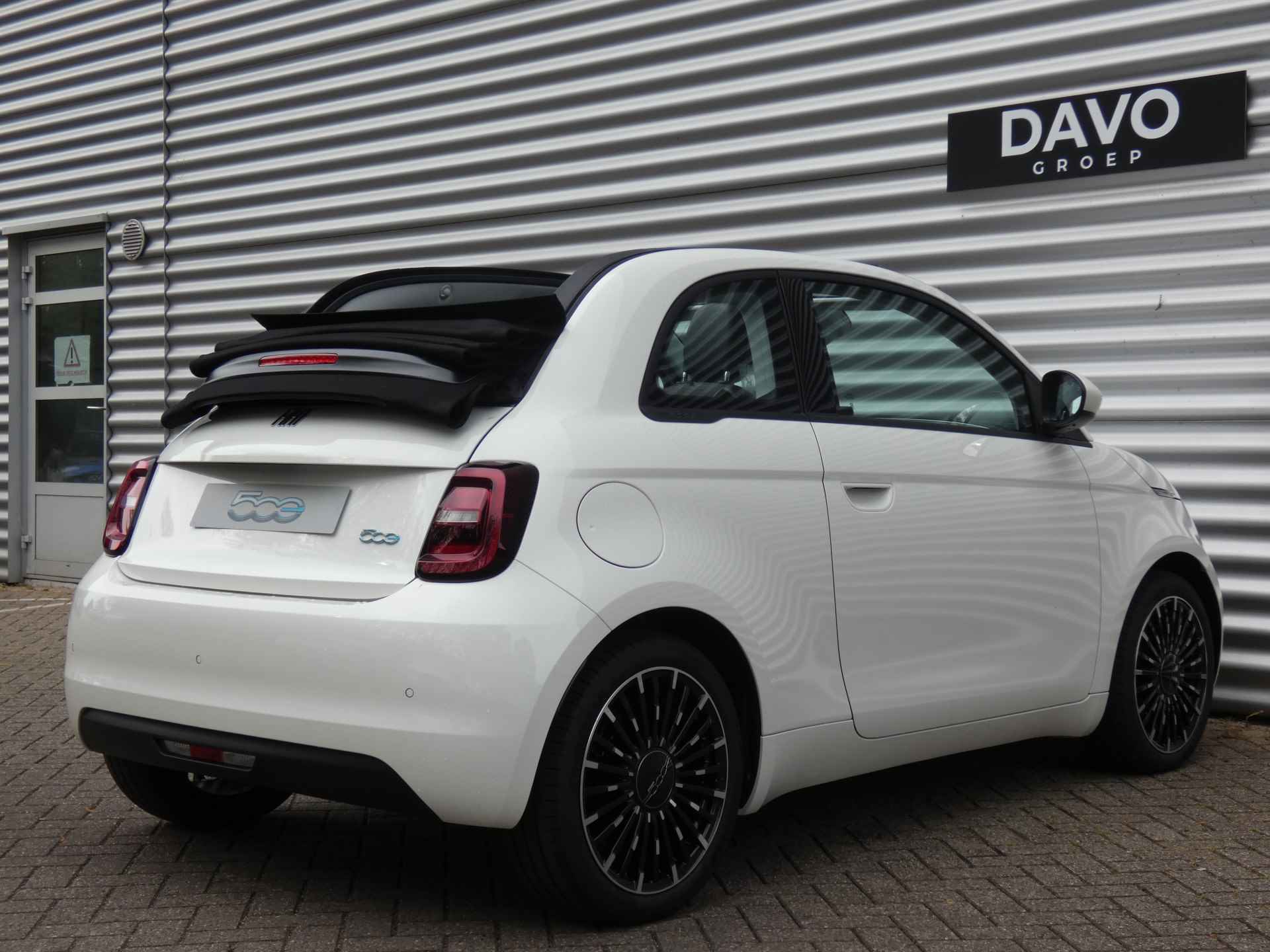 Fiat 500E C Icon 42 kWh ! € 7.372,- VOORDEEL! | PACK CONVENIENCE & PACK COMFORT - 37/41