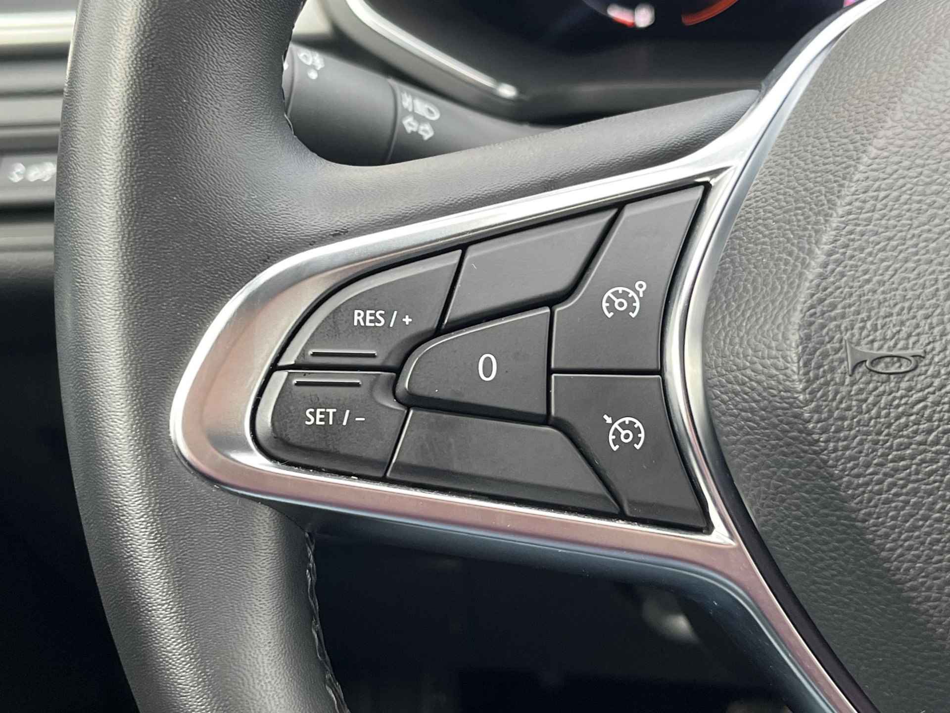 Renault Captur 1.6 E-Tech Plug-in Hybrid 160 Intens / Navigatie / Keyless / Climate control / Apple carplay & Android auto - 10/50