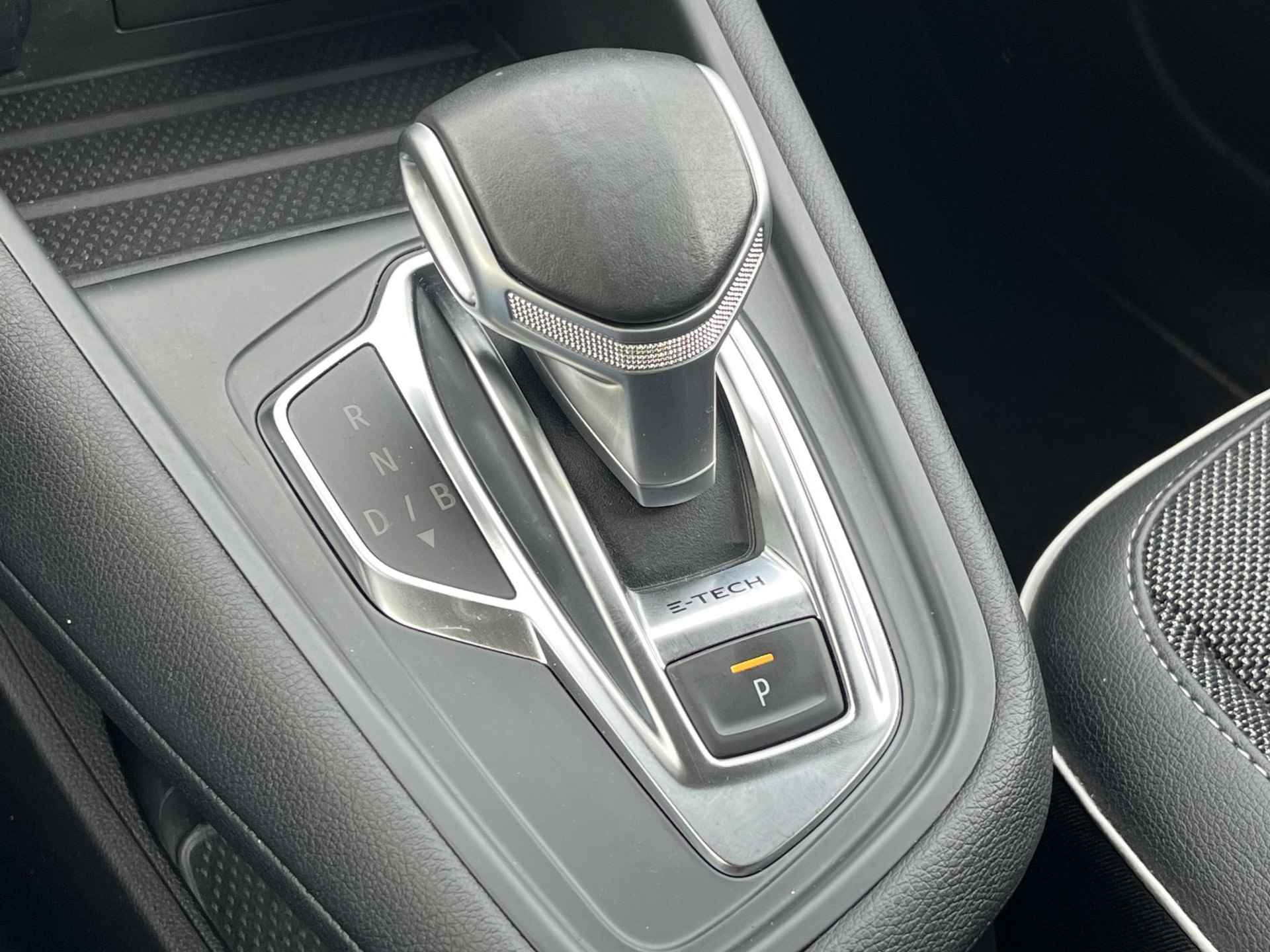 Renault Captur 1.6 E-Tech Plug-in Hybrid 160 Intens / Navigatie / Keyless / Climate control / Apple carplay & Android auto - 18/50