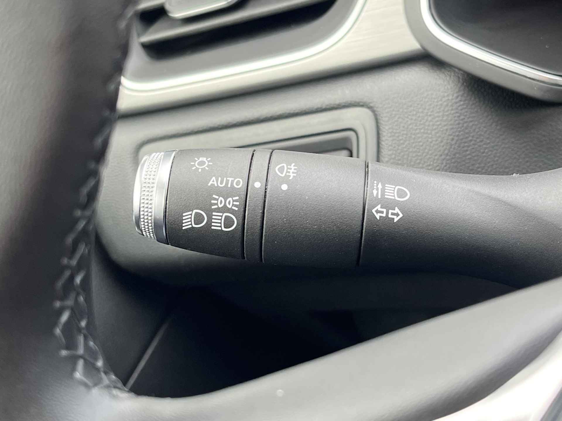 Renault Captur 1.6 E-Tech Plug-in Hybrid 160 Intens / Navigatie / Keyless / Climate control / Apple carplay & Android auto - 33/50