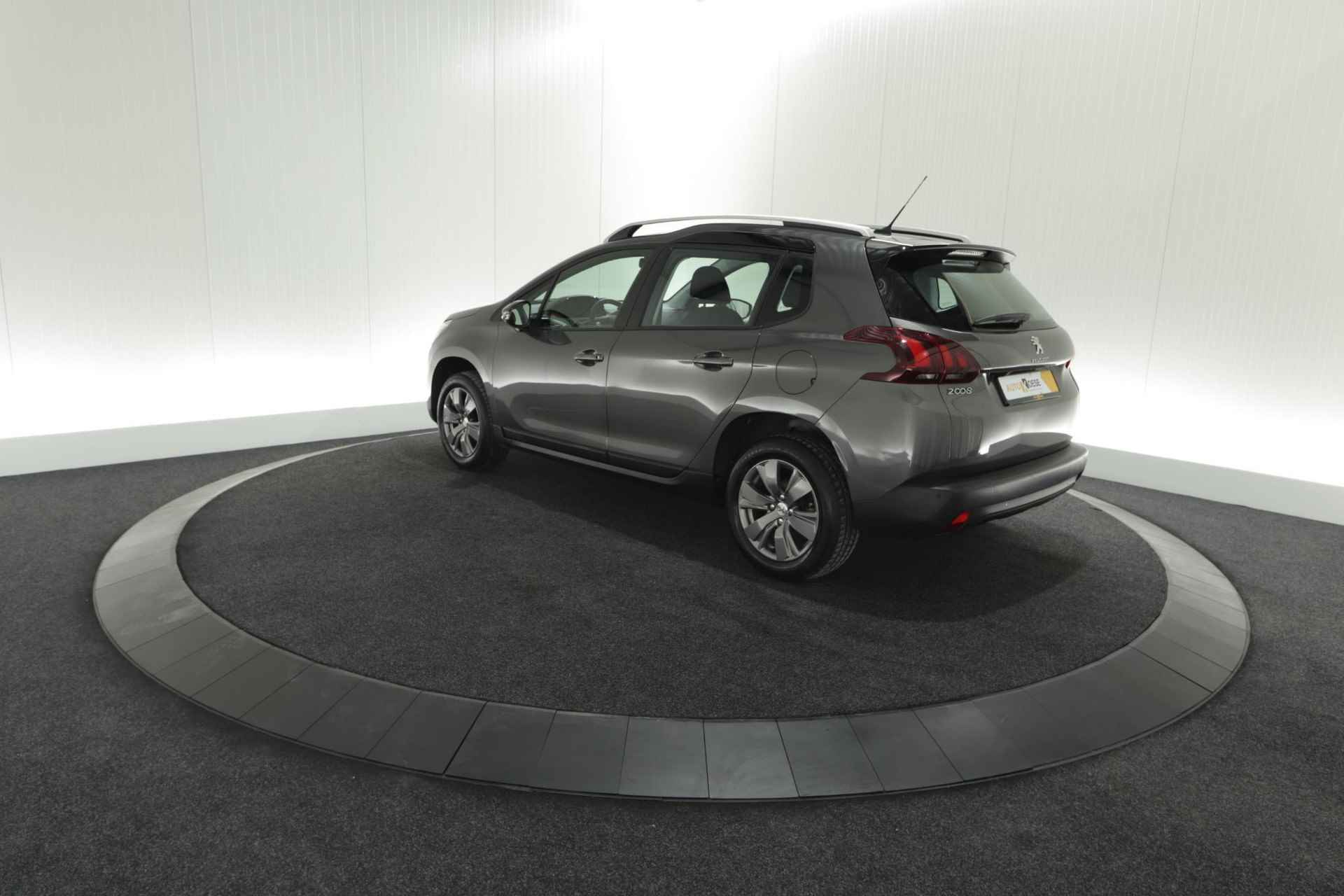 Peugeot 2008 PureTech 82 Signature | Camera | Apple Carplay | Parkeersensoren  | 30.000km - 12/66