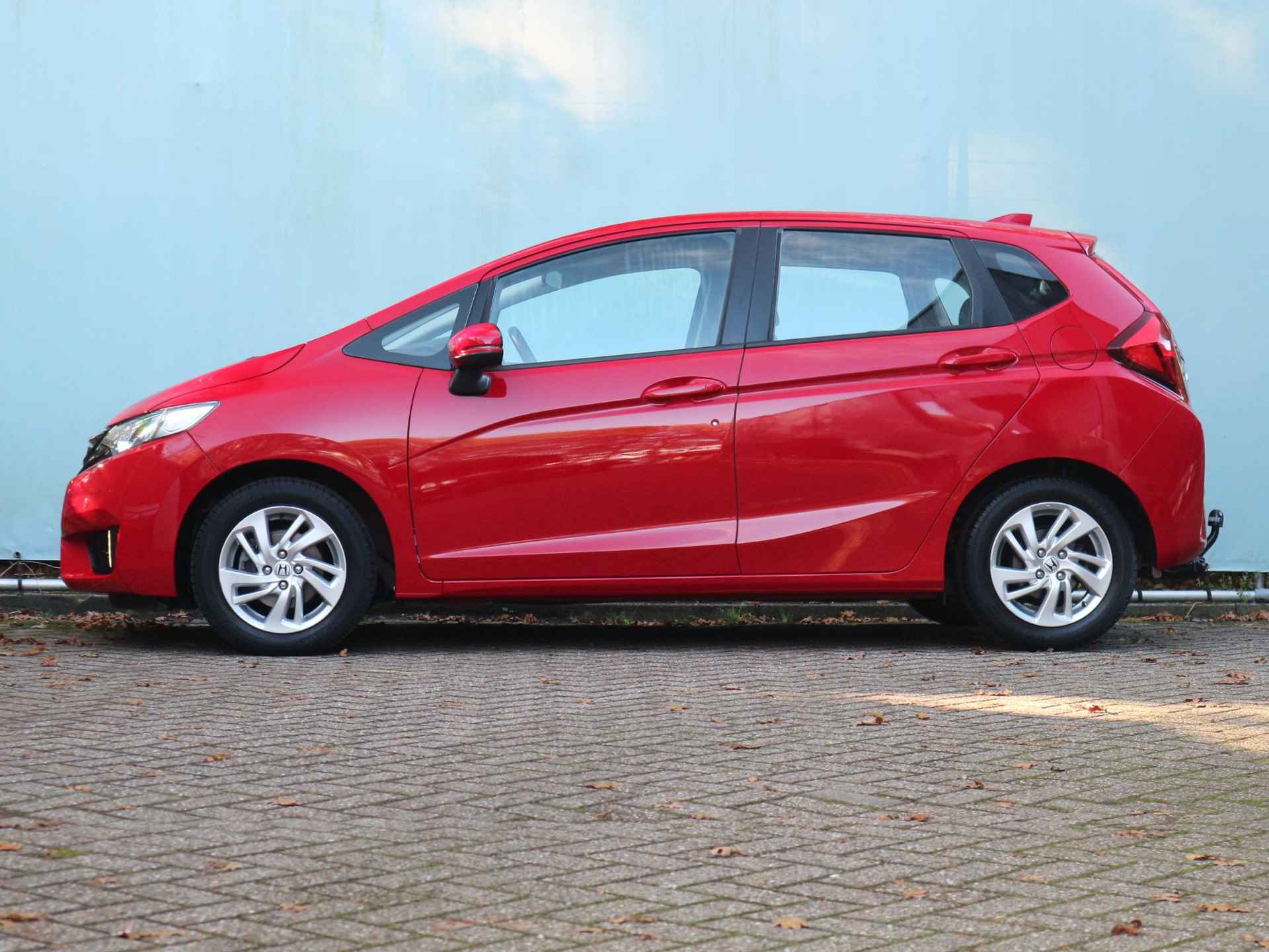 Honda Jazz 1.3 i-VTEC Comfort / Navigatie / Parkeersensoren vóór & achter / Stoelverwarming - 2/34