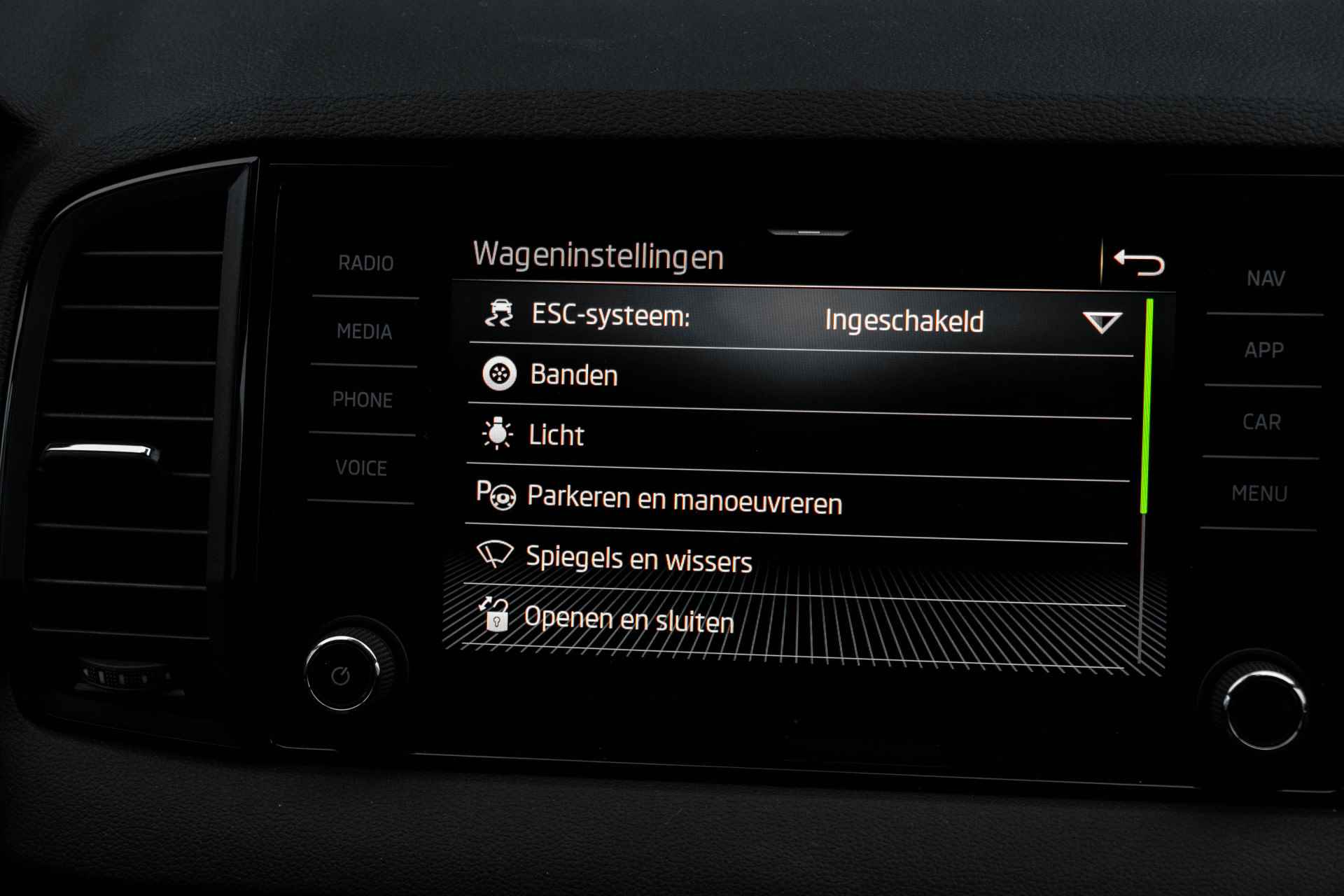 Škoda Karoq 1.0 TSI 115PK Business Edition | Camera | Extra Fabrieksgarantie | Virtual Cockpit | Navigatie | Draadloos Opladen | App-Connect - 51/57