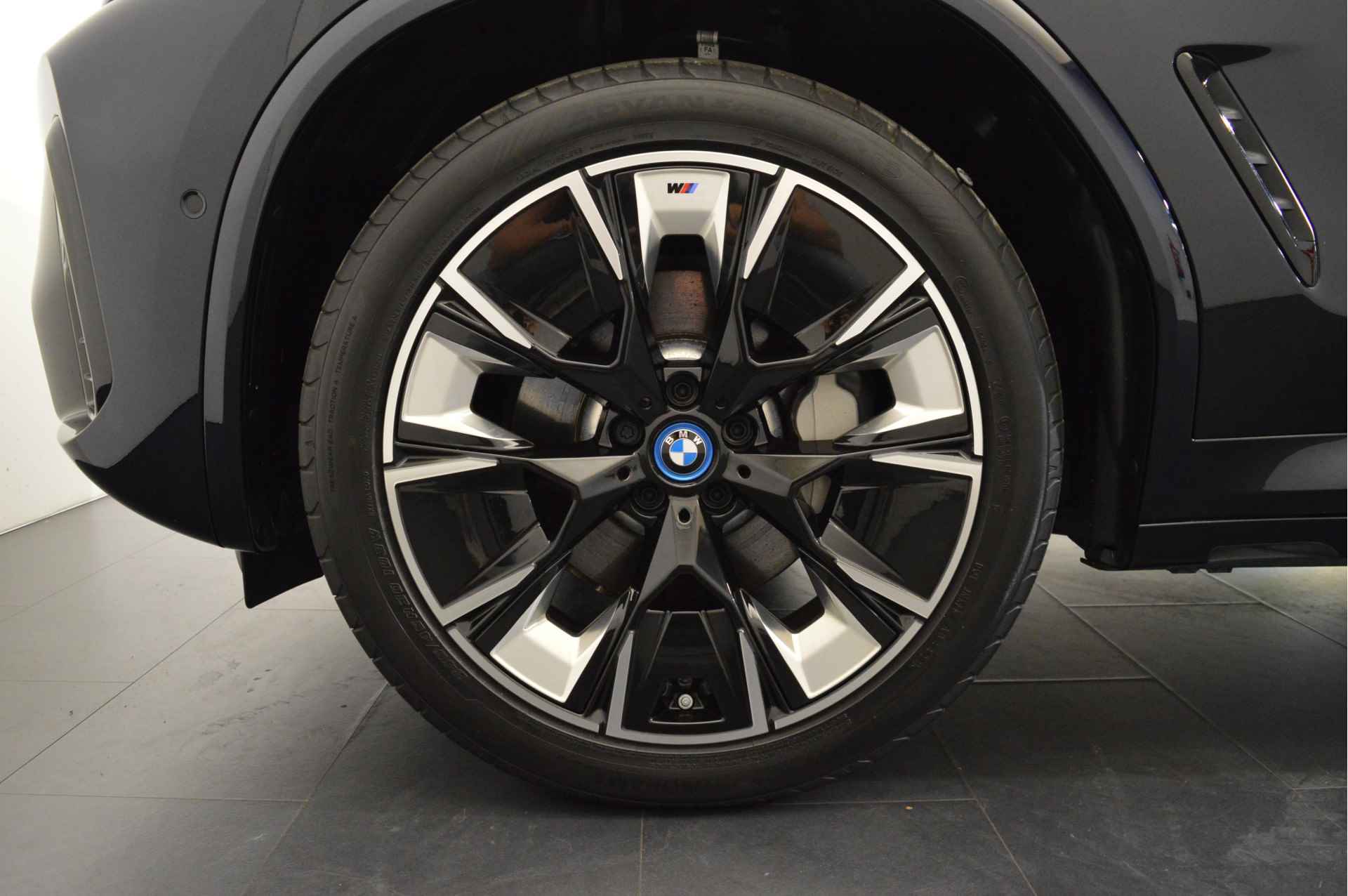 BMW iX3 High Executive 80 kWh / Trekhaak / Sportstoelen / Laserlight / Adaptief M Onderstel / Parking Assistant Plus / Gesture Control / Driving Assistant Professional - 5/26