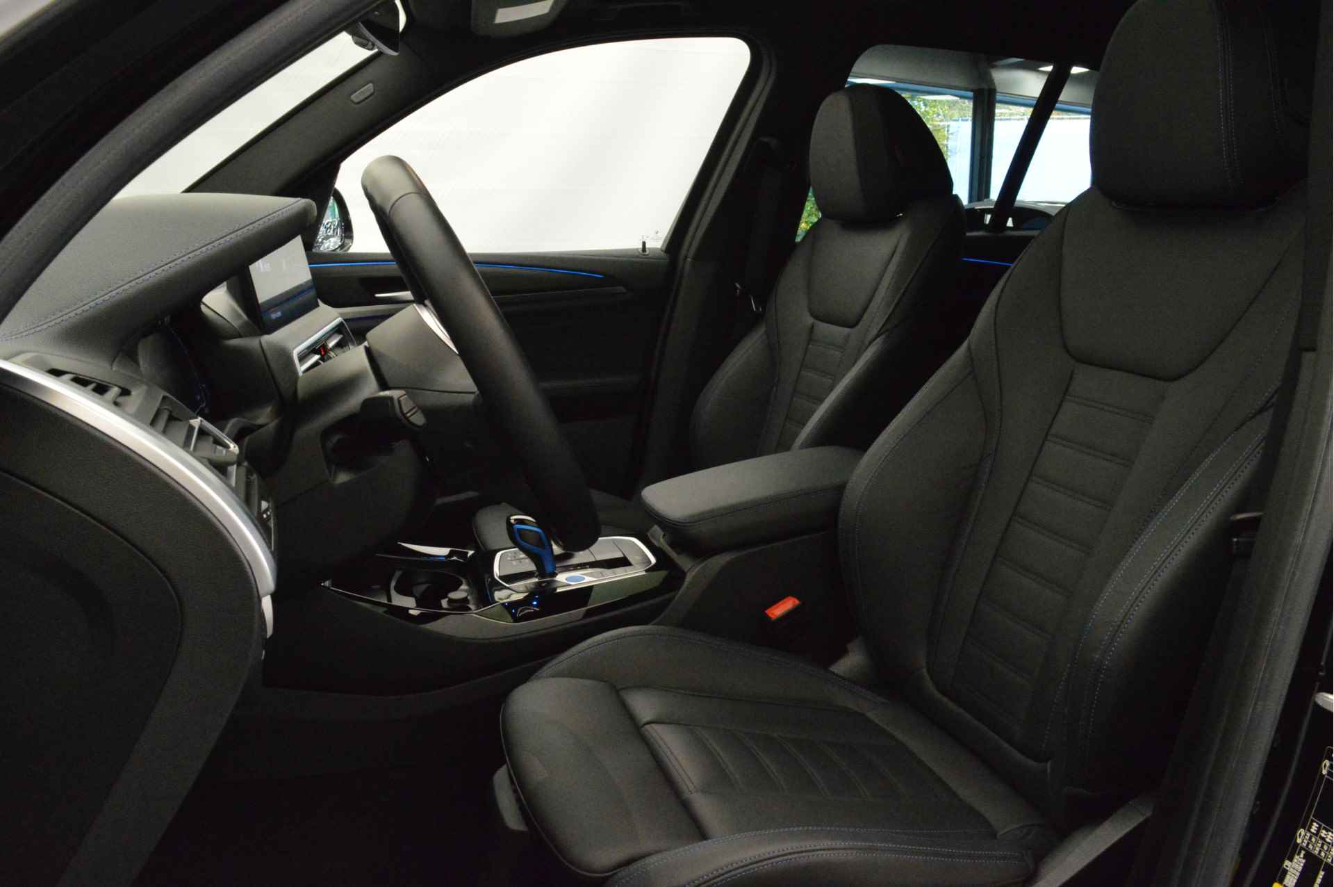 BMW iX3 High Executive 80 kWh / Trekhaak / Sportstoelen / Laserlight / Adaptief M Onderstel / Parking Assistant Plus / Gesture Control / Driving Assistant Professional - 7/26