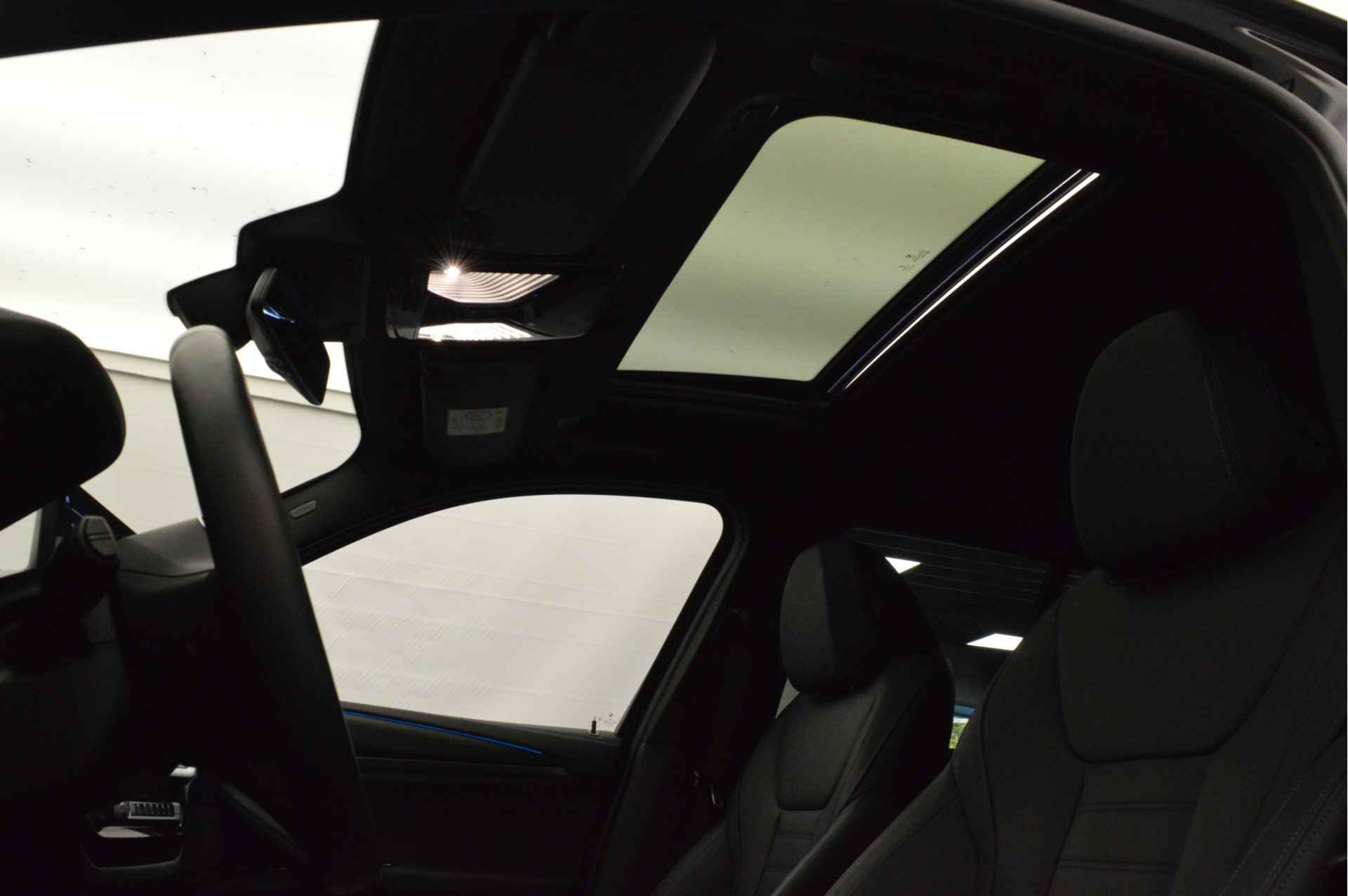 BMW iX3 High Executive 80 kWh / Trekhaak / Sportstoelen / Laserlight / Adaptief M Onderstel / Parking Assistant Plus / Gesture Control / Driving Assistant Professional - 8/26