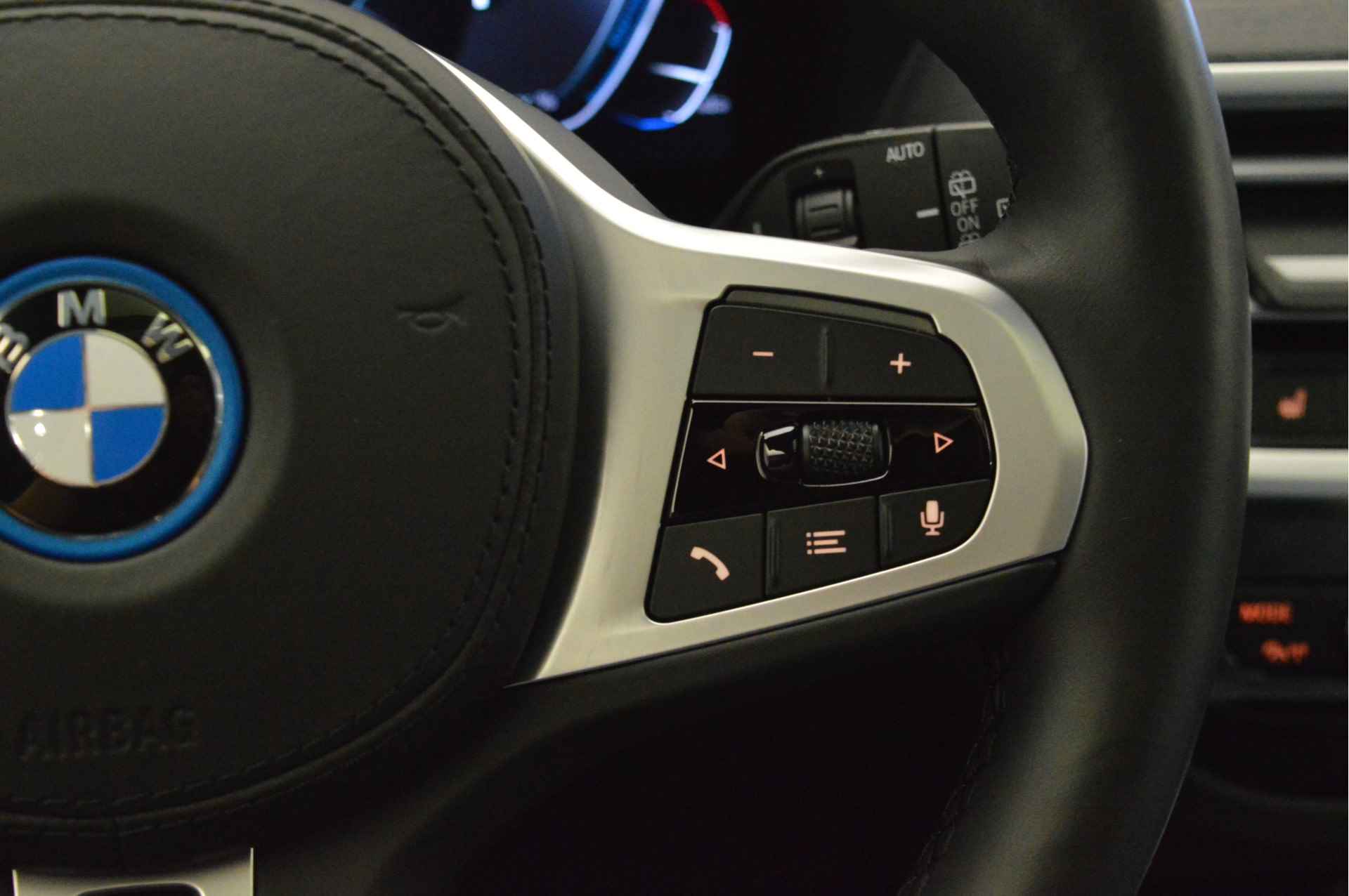 BMW iX3 High Executive 80 kWh / Trekhaak / Sportstoelen / Laserlight / Adaptief M Onderstel / Parking Assistant Plus / Gesture Control / Driving Assistant Professional - 14/26