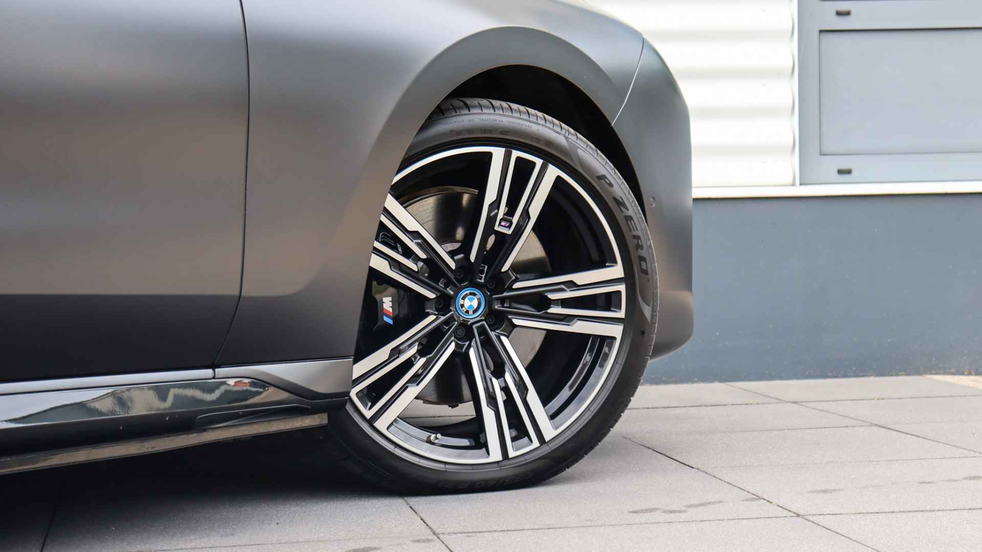 BMW i7 xDrive60 M-Sport Pro | Gran Lusso | Skylounge | Bowers & Wilkins | Connoisseur Pack - 19/37