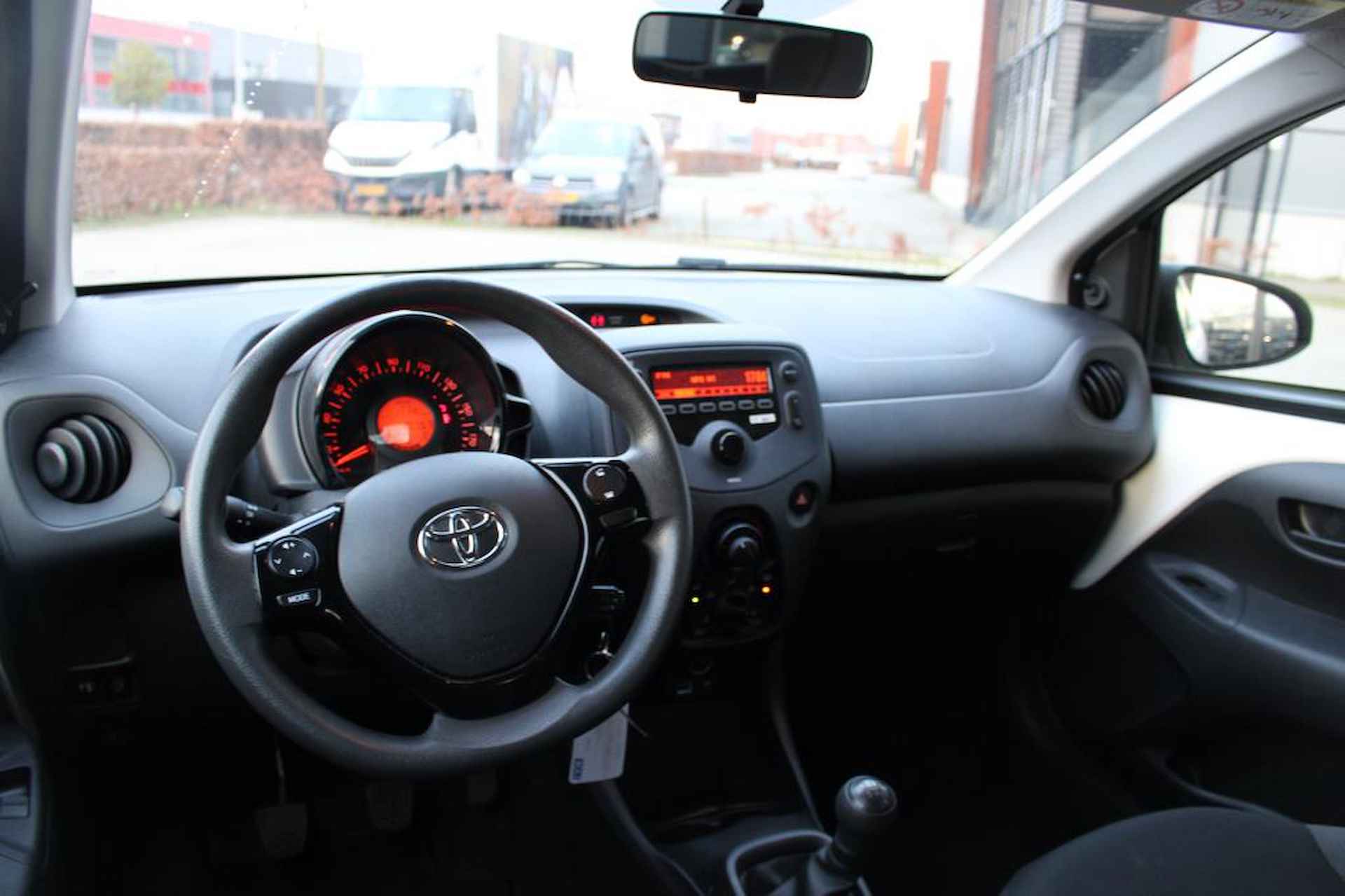 Toyota Aygo 1.0 VVT-i x-fun Airco 12 maanden bovag garantie - 4/8
