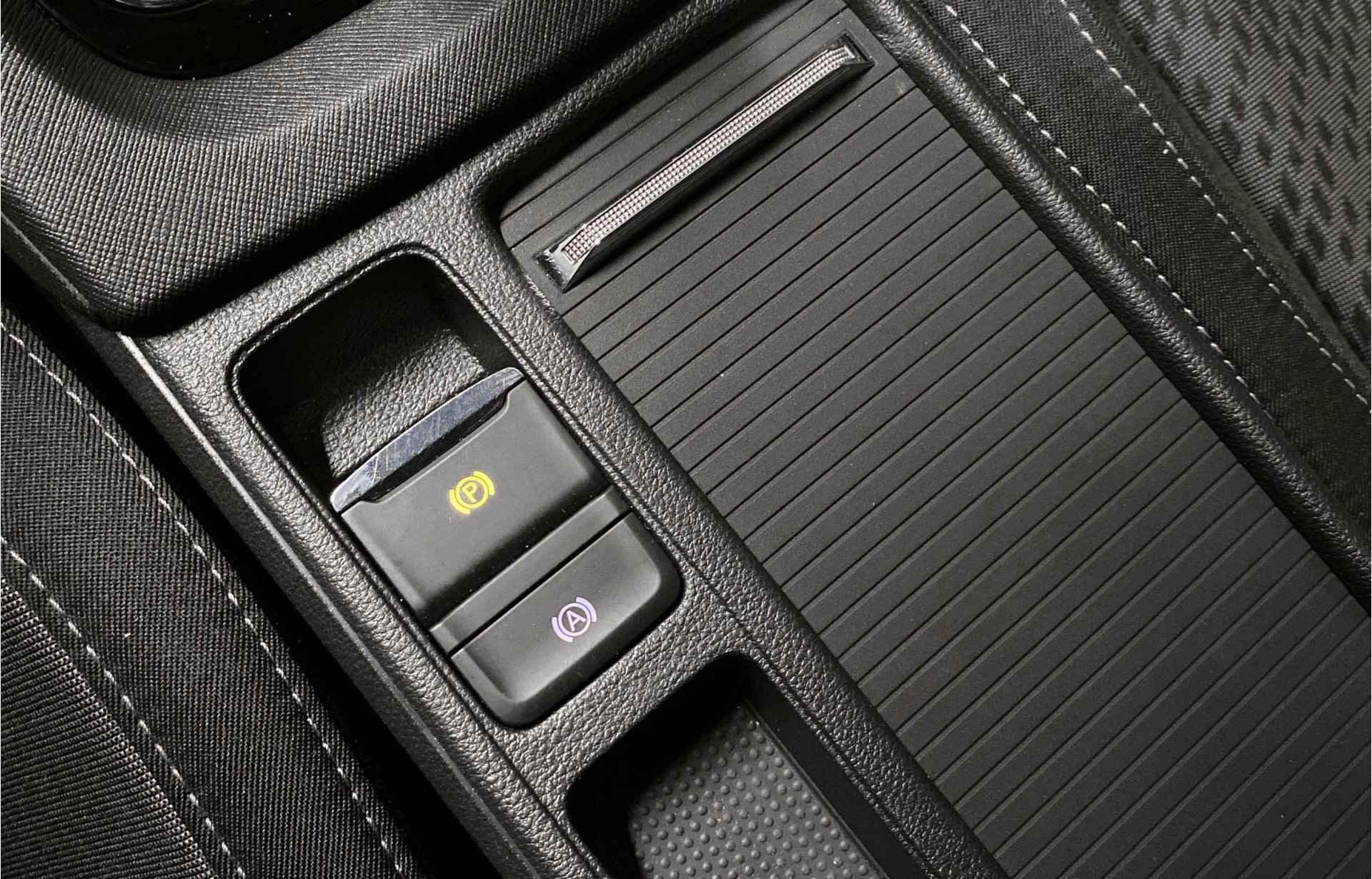 Škoda Octavia Combi 1.5 e-TSI Style / Applecarplay/Andoid auto / Navigatie / Parkeersensoren voor en achter - 25/26