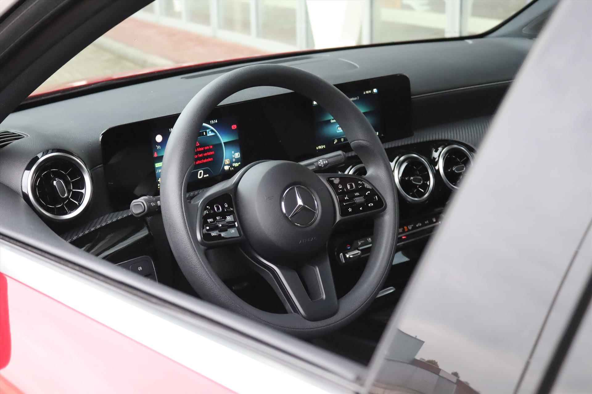 Mercedes A-Klasse A250e 218PK AUTOMAAT PREMIUM Panodak | Leer | Navi | Memory | Cruise | Clima | Stoelverw. | Pdc | 17 Inch Lm | - 46/62