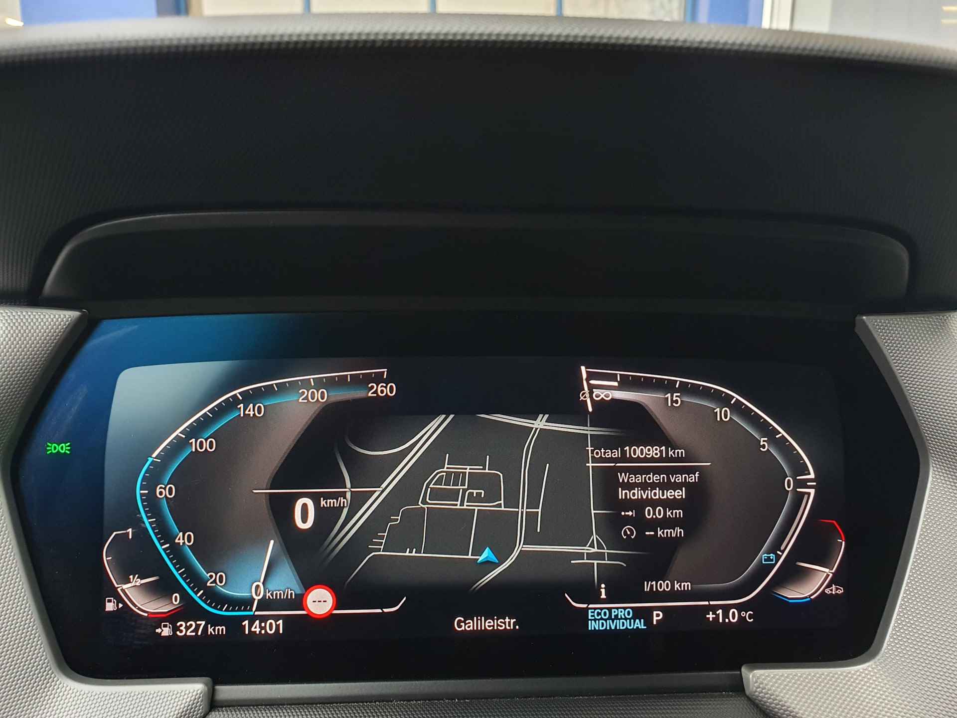 BMW 1-serie 118i Automaat Shadow Trekhaak | Live Cockpit Pro | 17 inch! - 11/22