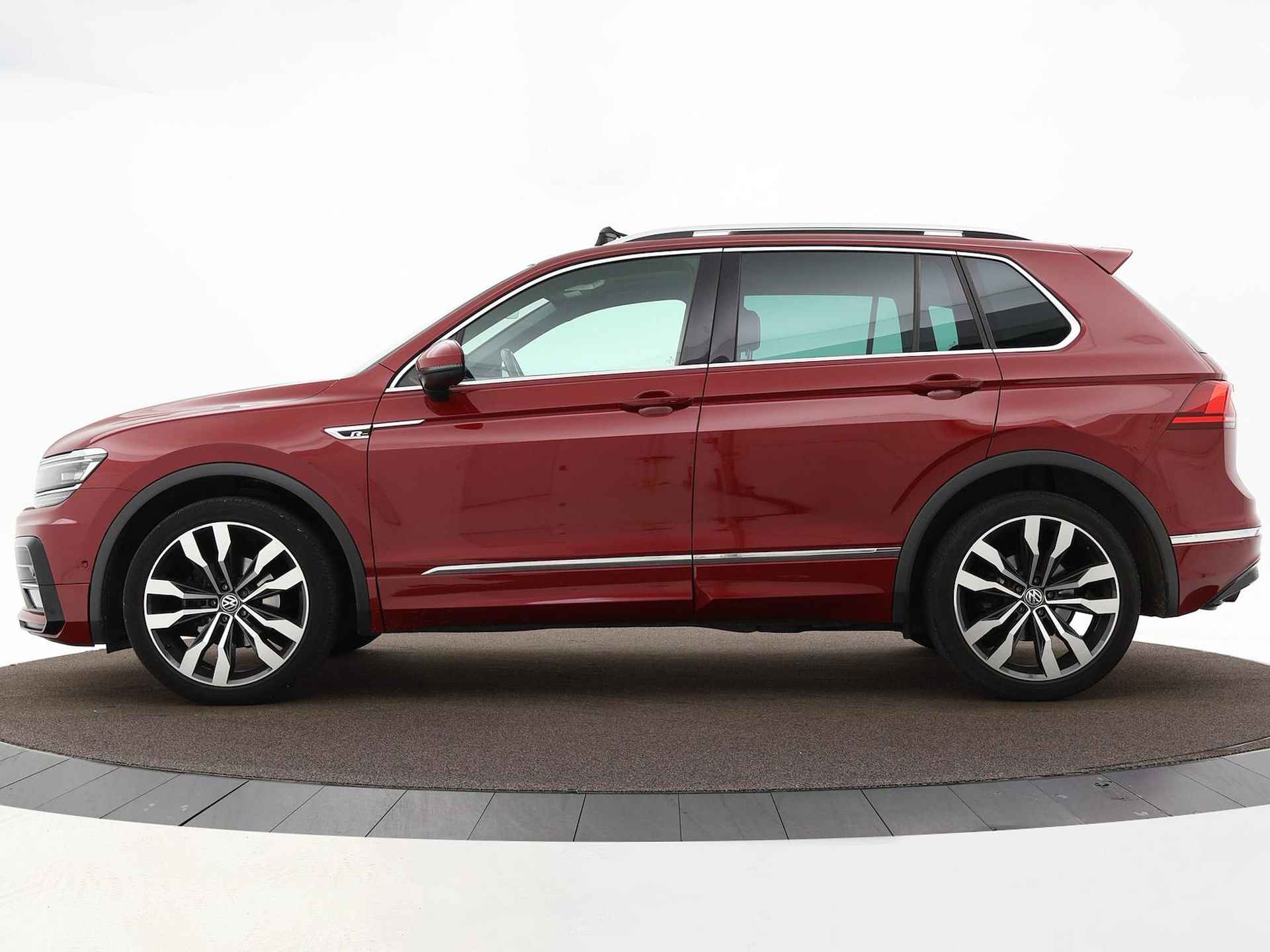 Volkswagen Tiguan 1.4 TSI 150pk DSG Highline R-line | Trekhaak | Panoramadak | Ergo-stoelen met verwarming | Achteruitrijcamera | - 35/42