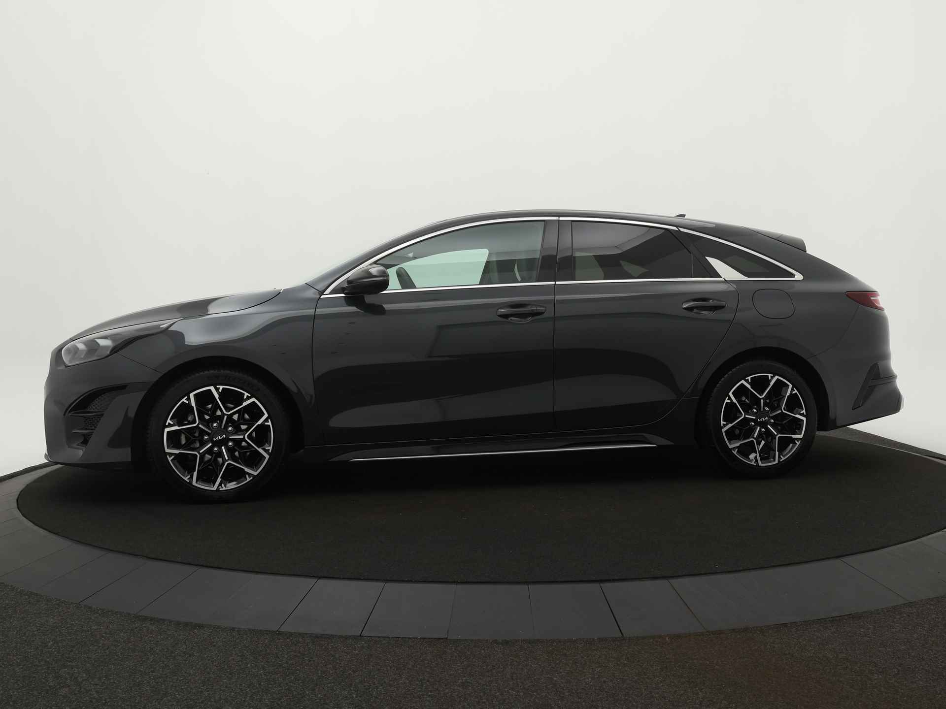 Kia ProCeed 1.5 T-GDi GT-Line Automaat - Navigatie - Cruise Control Adaptief - Climate Control - Apple CarPlay / Android Auto - Fabrieksgarantie tot 11-2029 - 4/51