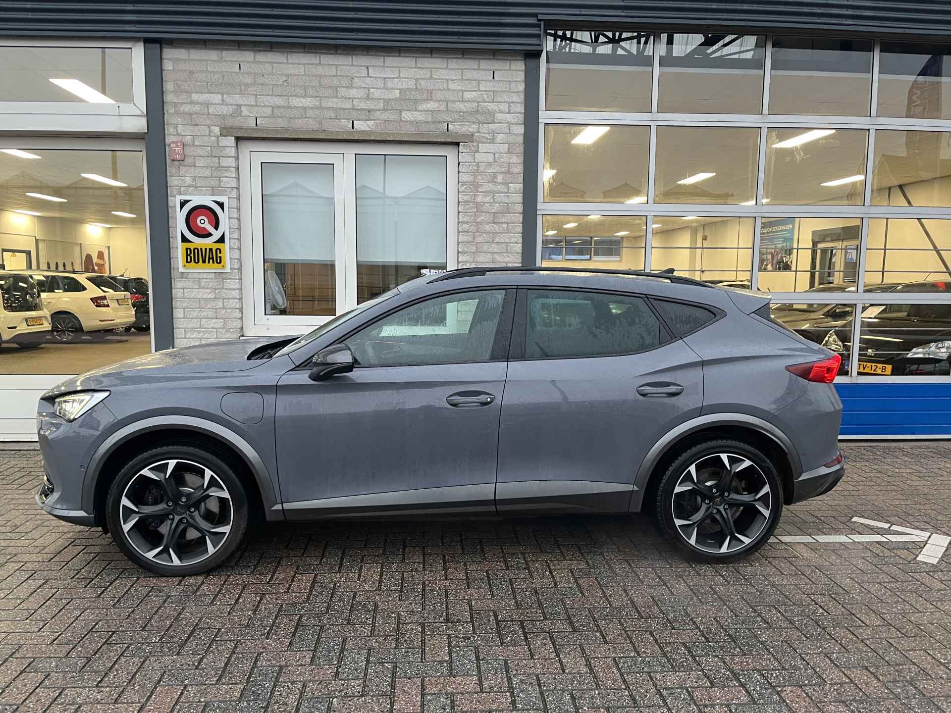 CUPRA Formentor 1.4 e-Hybrid VZ Performance / AUTOMAAT/ 245 PK/ CAMERA/ PARK. SENSOREN/ DODE HOEK/ MATRIX/ STOEL-STUURVERWARM./ KEYLESS/ BLUETOOTH/ ADAPT. CRUISE/ NAVI/ CLIMA/ DAB/ 19" LMV - 3/24