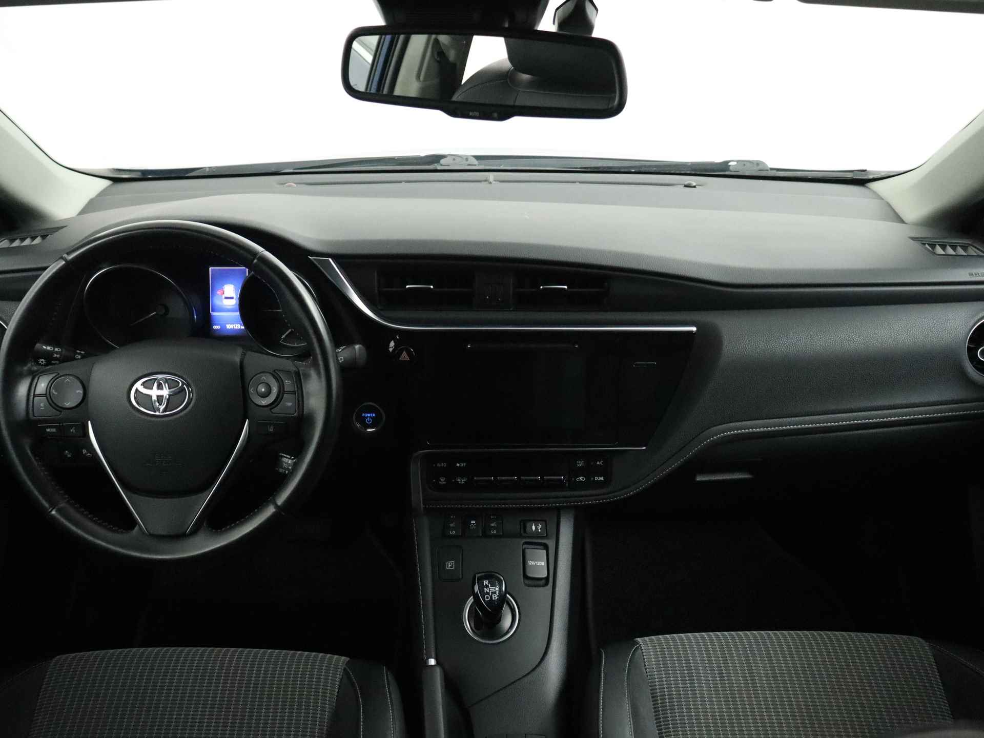 Toyota Auris Touring Sports 1.8 Hybrid Executive | Dealeronderhouden | Parkeersensoren | Stoelverwarming | - 6/41