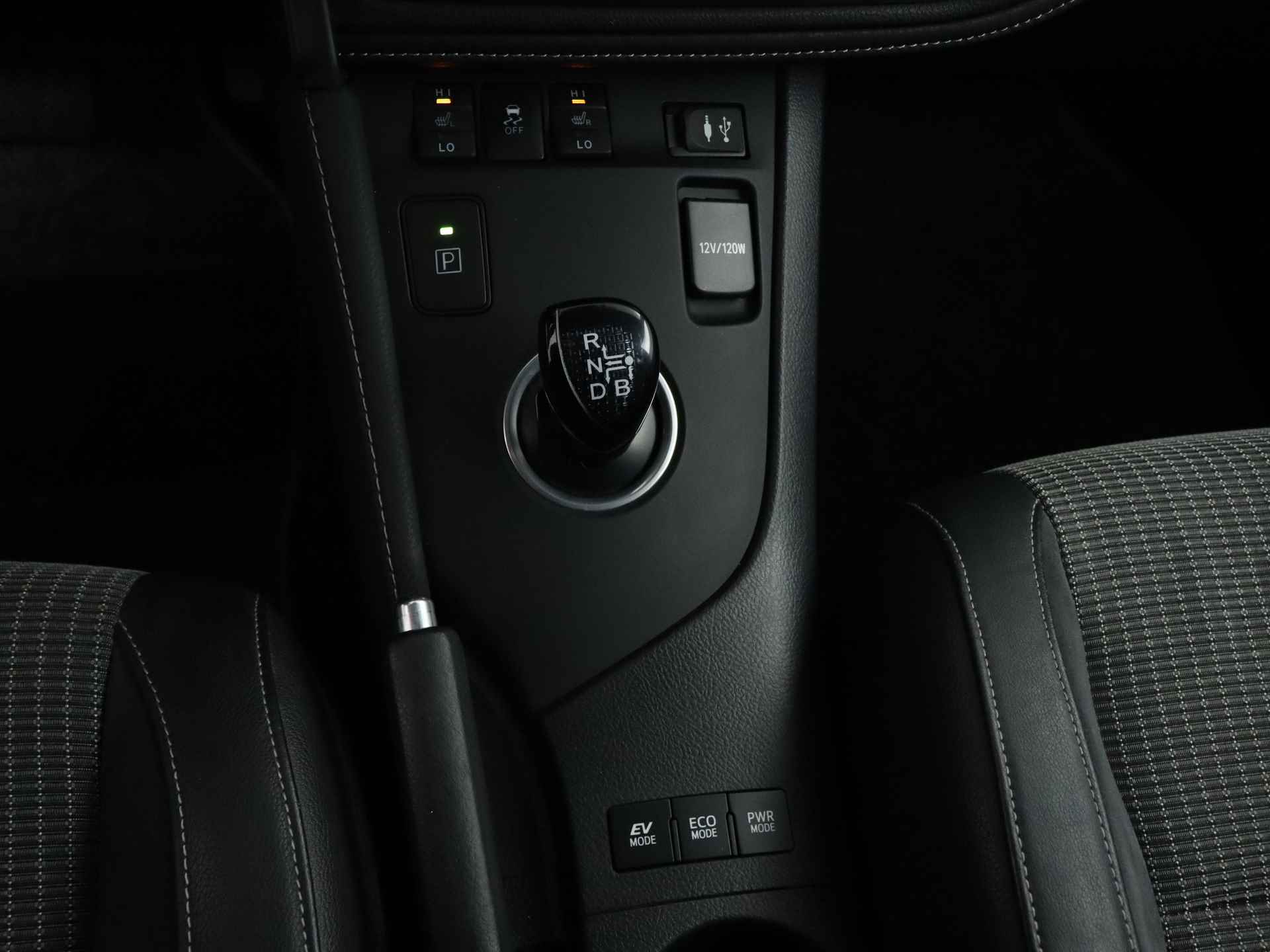 Toyota Auris Touring Sports 1.8 Hybrid Executive | Dealeronderhouden | Parkeersensoren | Stoelverwarming | - 12/41
