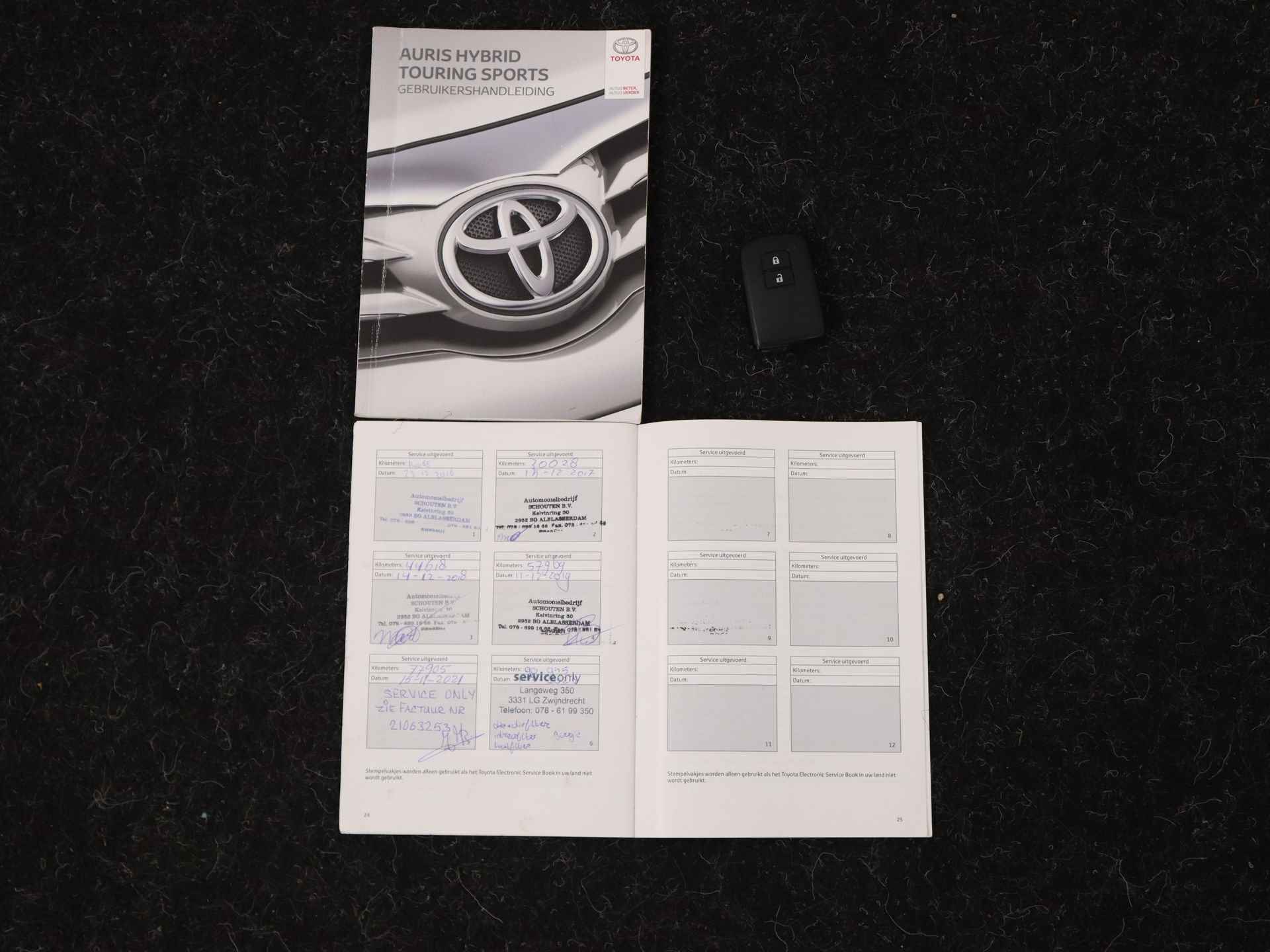 Toyota Auris Touring Sports 1.8 Hybrid Executive | Dealeronderhouden | Parkeersensoren | Stoelverwarming | - 13/41