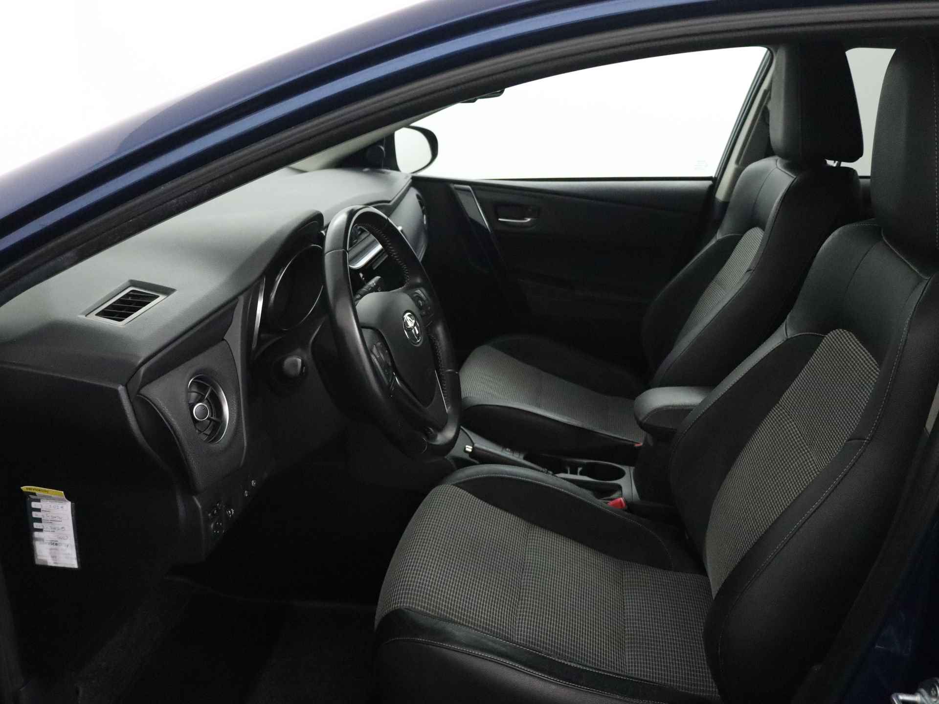 Toyota Auris Touring Sports 1.8 Hybrid Executive | Dealeronderhouden | Parkeersensoren | Stoelverwarming | - 19/41