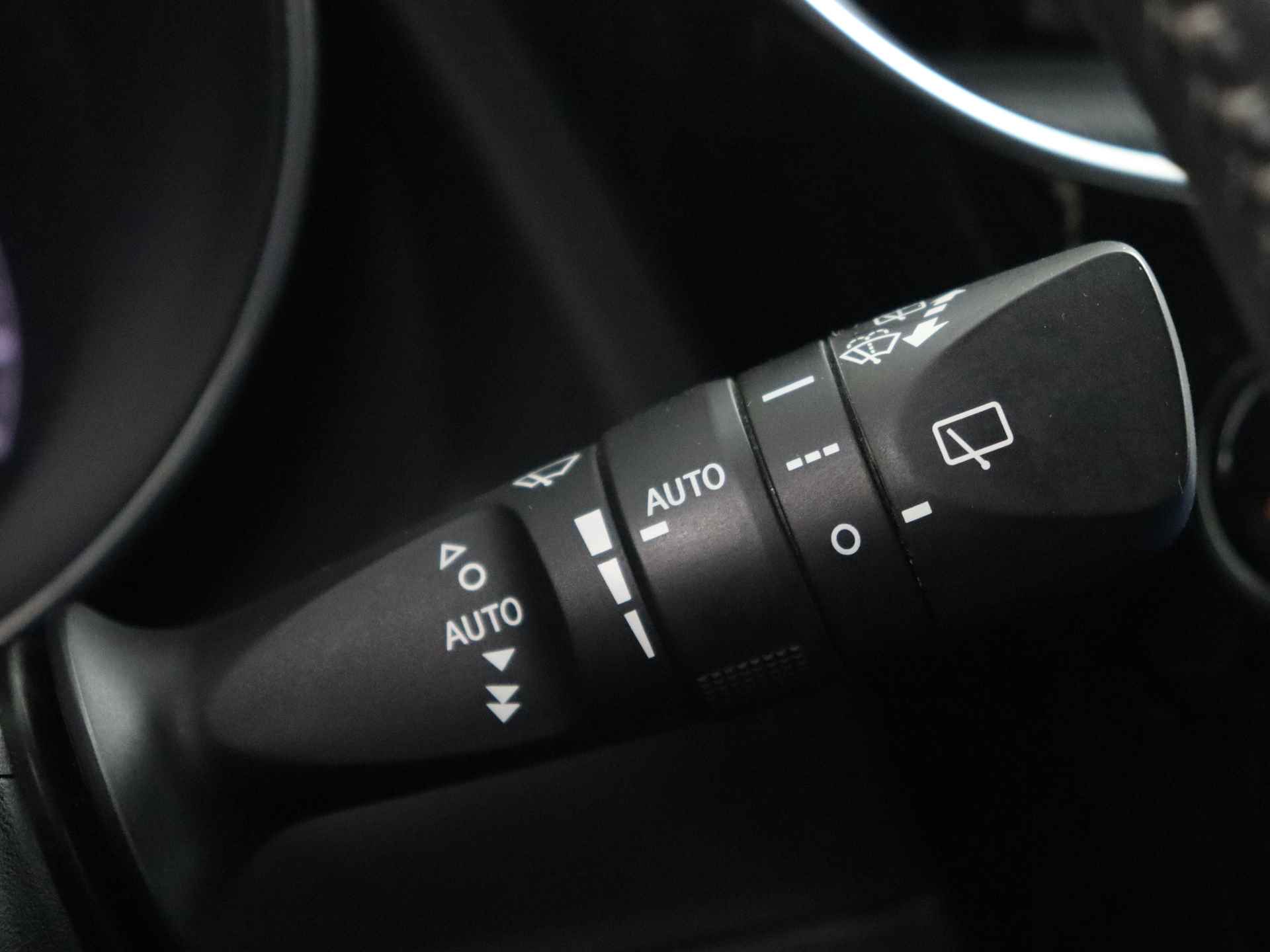 Toyota Auris Touring Sports 1.8 Hybrid Executive | Dealeronderhouden | Parkeersensoren | Stoelverwarming | - 24/41