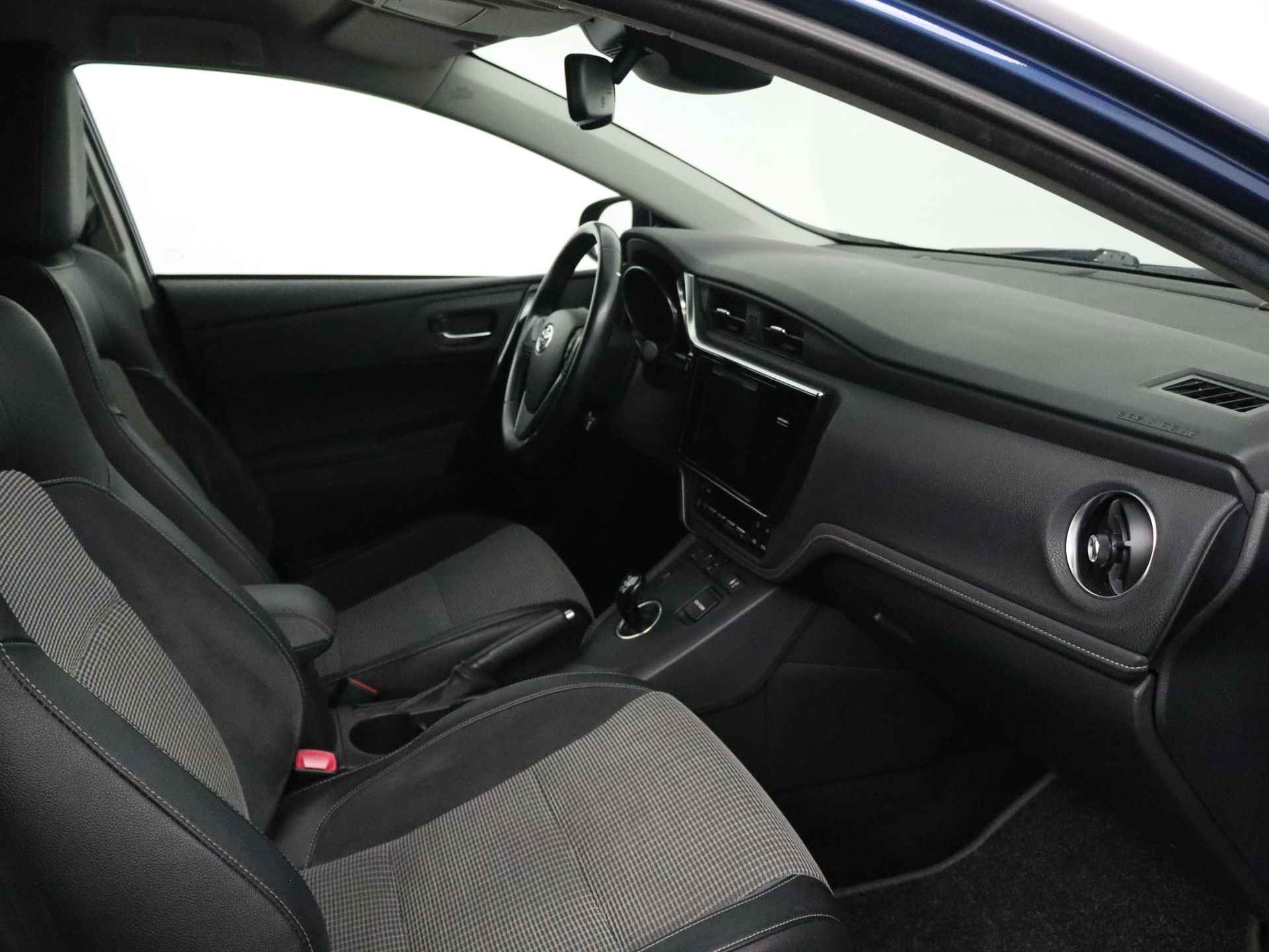 Toyota Auris Touring Sports 1.8 Hybrid Executive | Dealeronderhouden | Parkeersensoren | Stoelverwarming | - 30/41