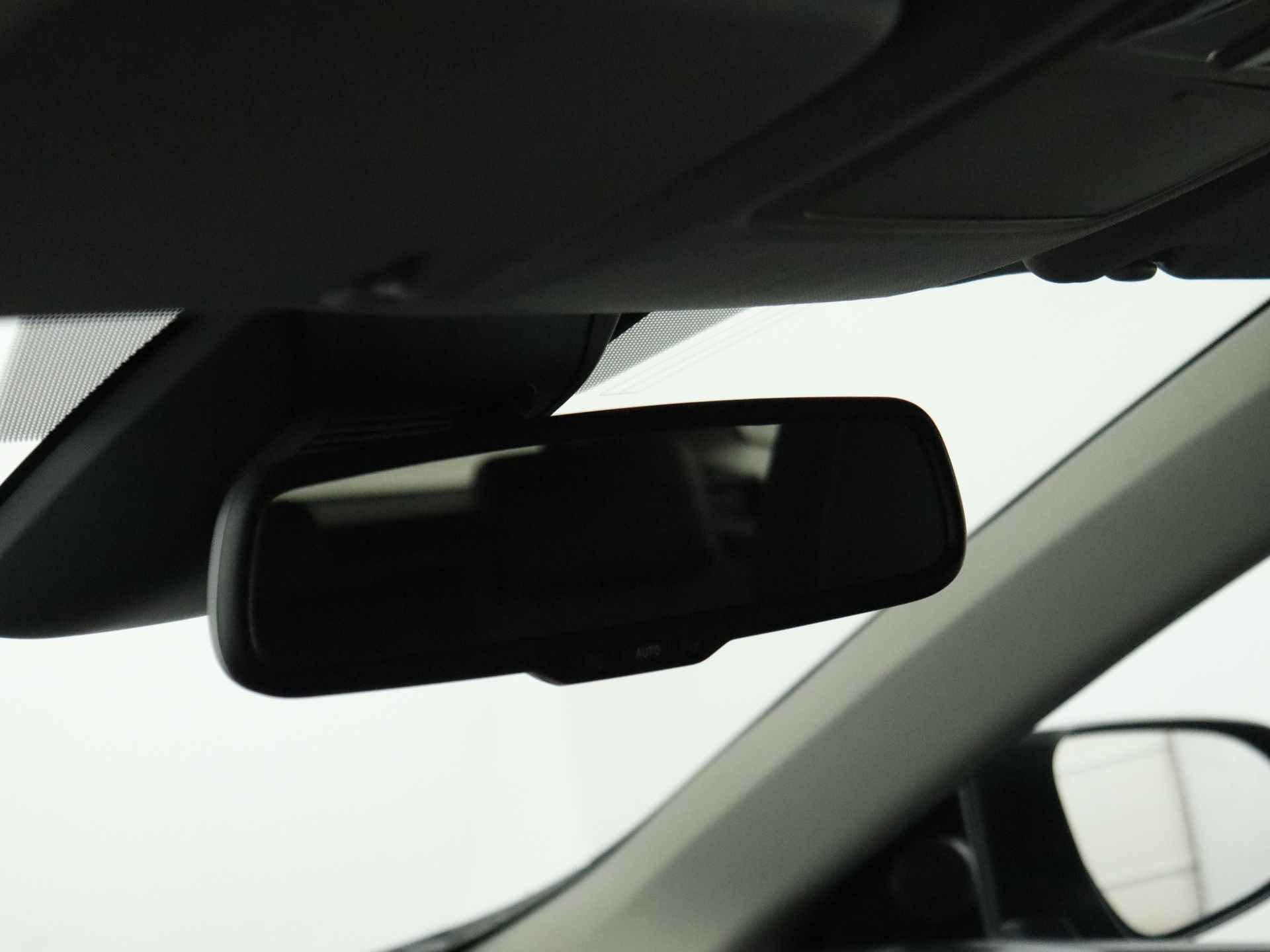 Toyota Auris Touring Sports 1.8 Hybrid Executive | Dealeronderhouden | Parkeersensoren | Stoelverwarming | - 31/41