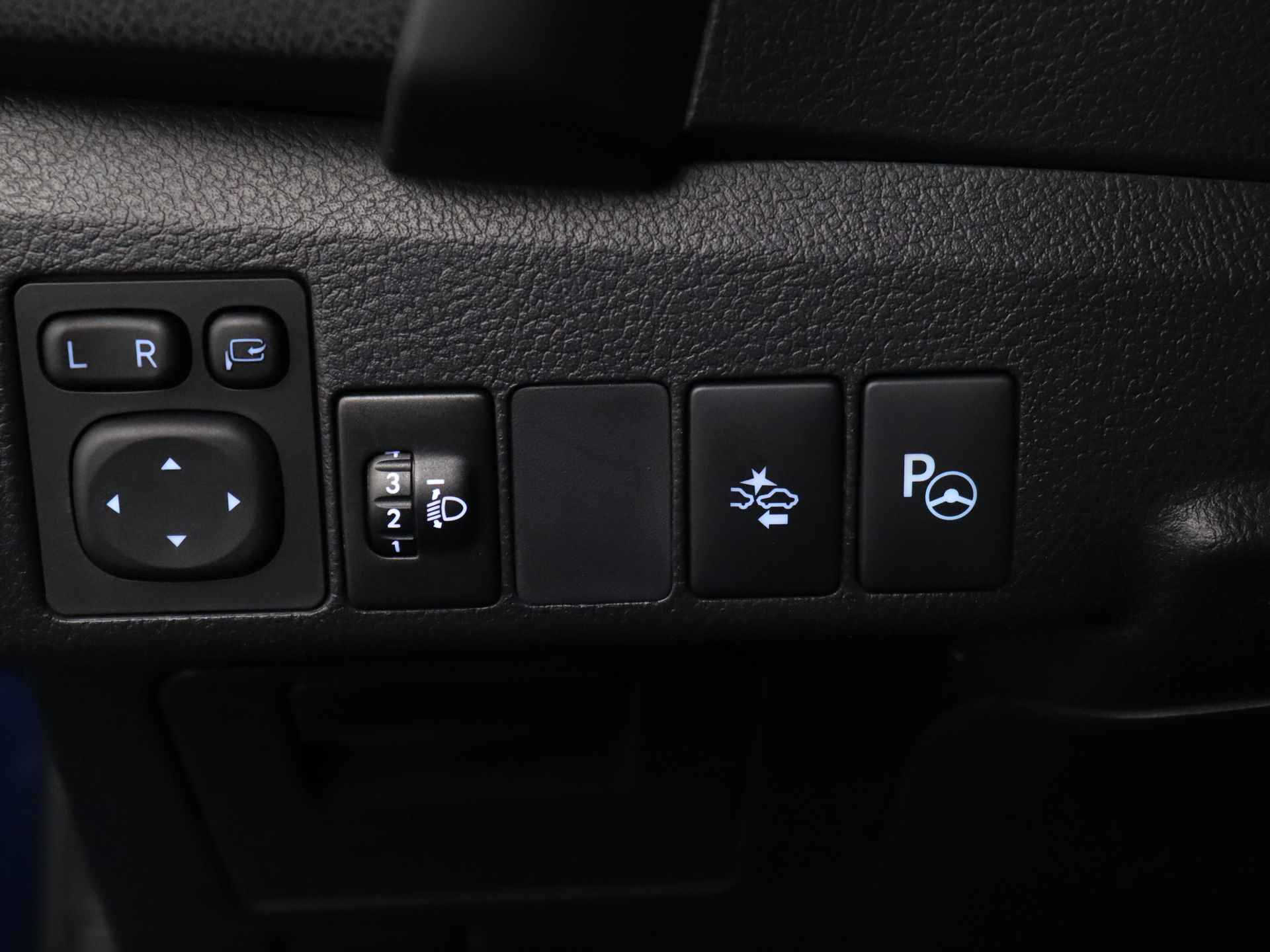 Toyota Auris Touring Sports 1.8 Hybrid Executive | Dealeronderhouden | Parkeersensoren | Stoelverwarming | - 33/41