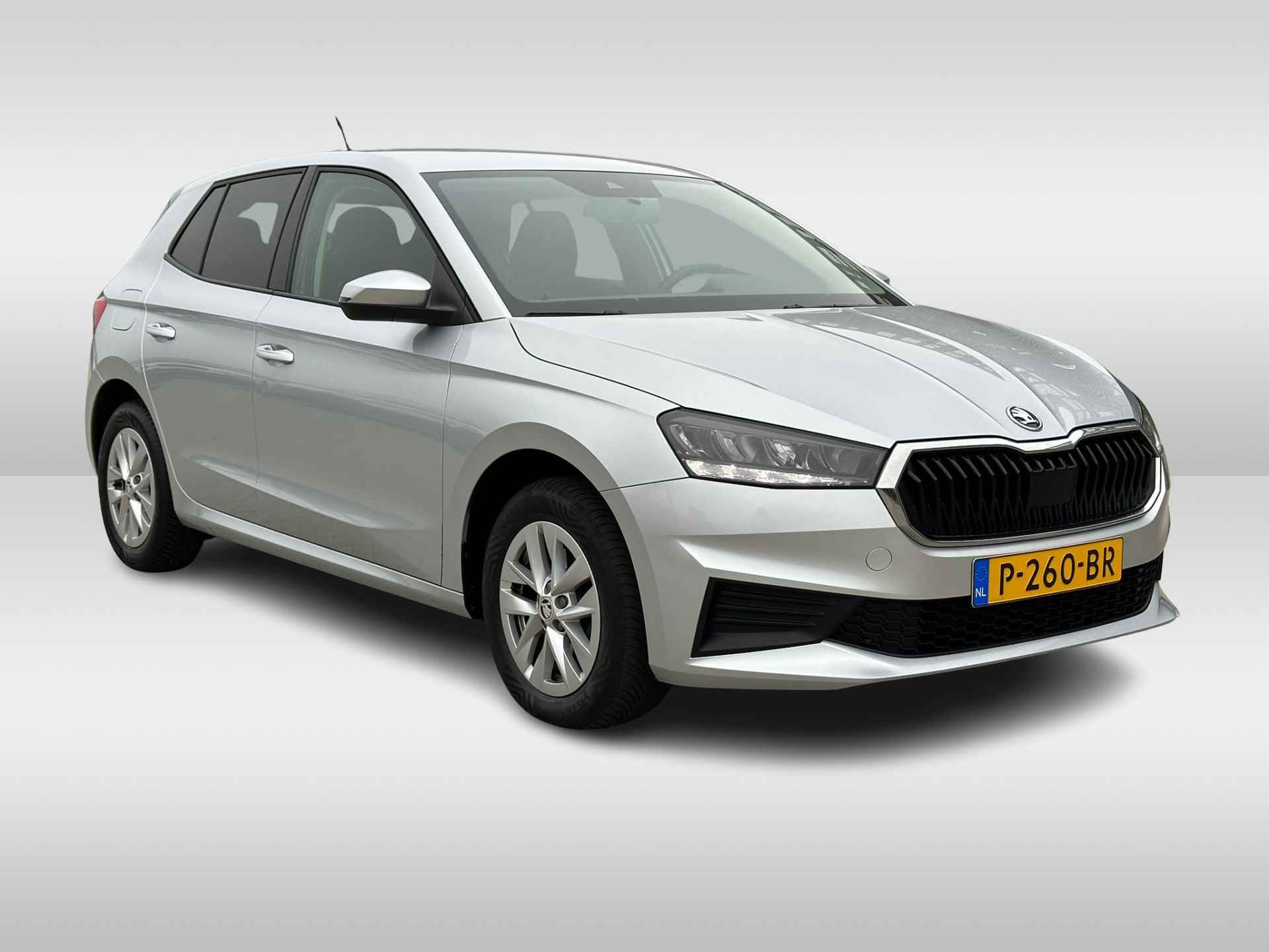 Škoda Fabia 1.0 TSI Ambition / 15" LMV / Navigatiesysteem / Parkeersensoren Achter / LED P4 - 10/25