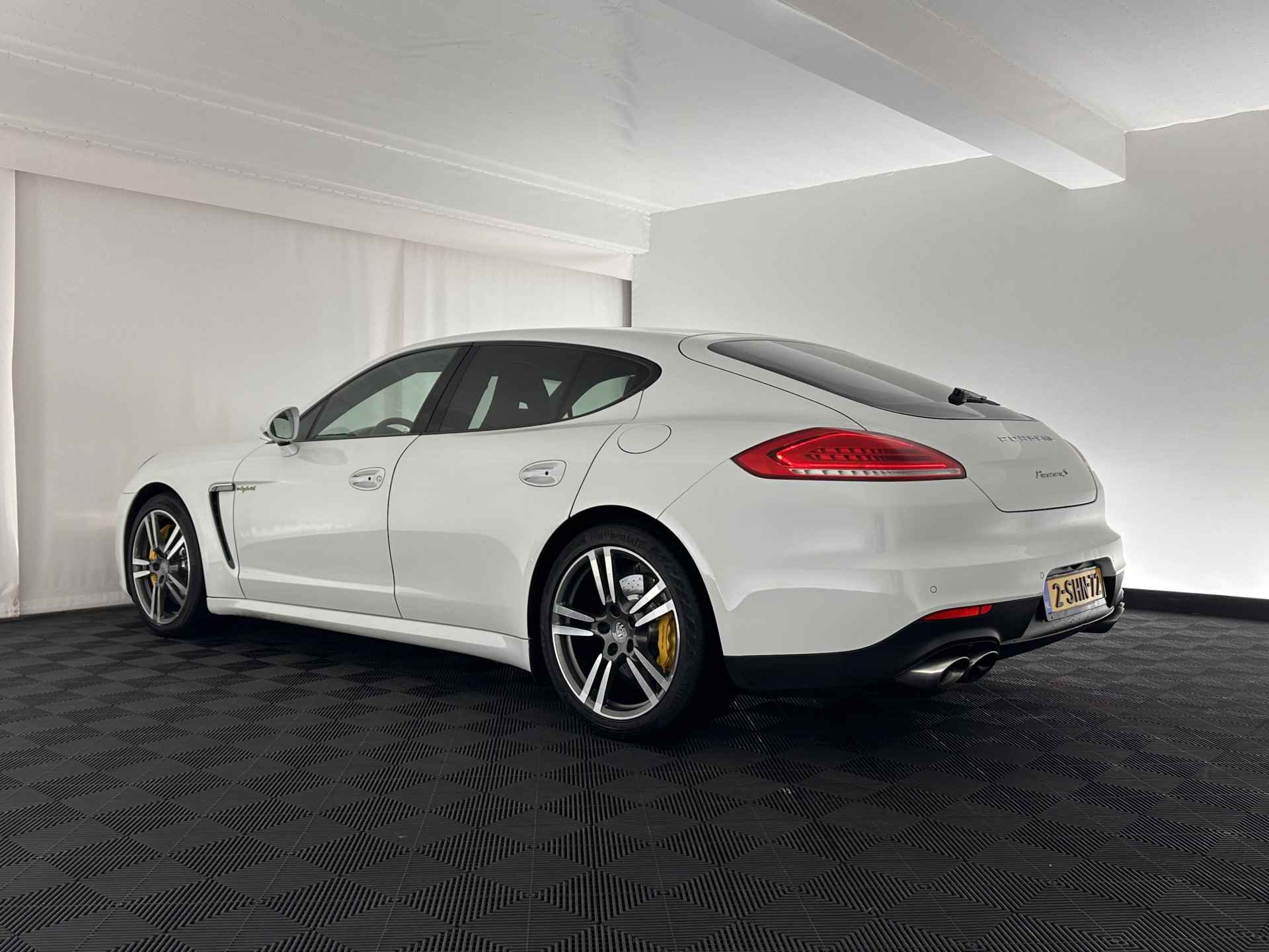 Porsche Panamera 3.0 S E-Hybrid *CERAMIC-BRAKES | PANO | SPORT-CHRONO-PACK | FULL-LEATHER | BOSE-SOUND | XENON | MEMORY-PACK | SPORT-SEATS | CAMERA | AIR-SUSPENSION | SPORT-PADDLES | NAVI-FULLMAP | KEYLESS | 20''ALU* - 4/31