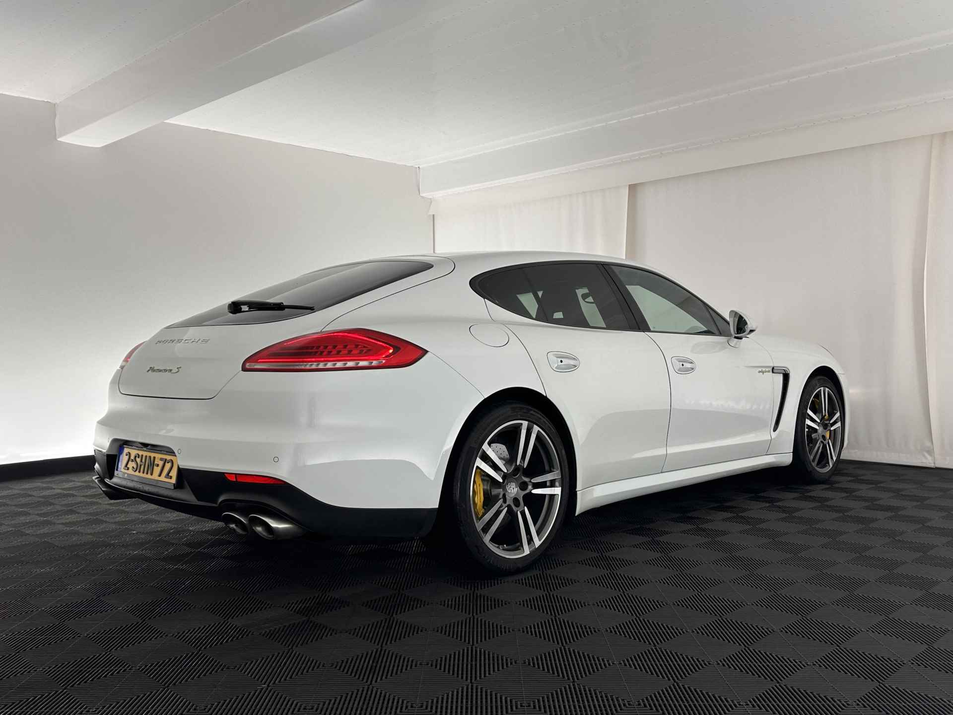 Porsche Panamera 3.0 S E-Hybrid *CERAMIC-BRAKES | PANO | SPORT-CHRONO-PACK | FULL-LEATHER | BOSE-SOUND | XENON | MEMORY-PACK | SPORT-SEATS | CAMERA | AIR-SUSPENSION | SPORT-PADDLES | NAVI-FULLMAP | KEYLESS | 20''ALU* - 6/31