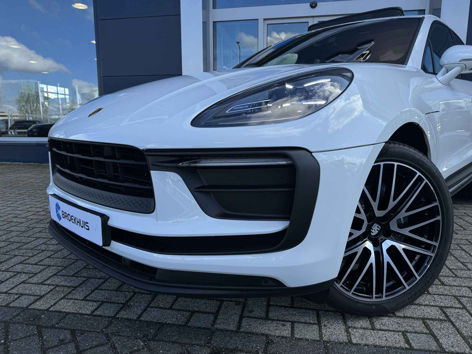 Porsche Macan 2.0 T | Schuif/kantel dak | Camera | PDC V/A | Stoelverwarming V/A | Leder | Elektr. stoelen + Memory - 3/52