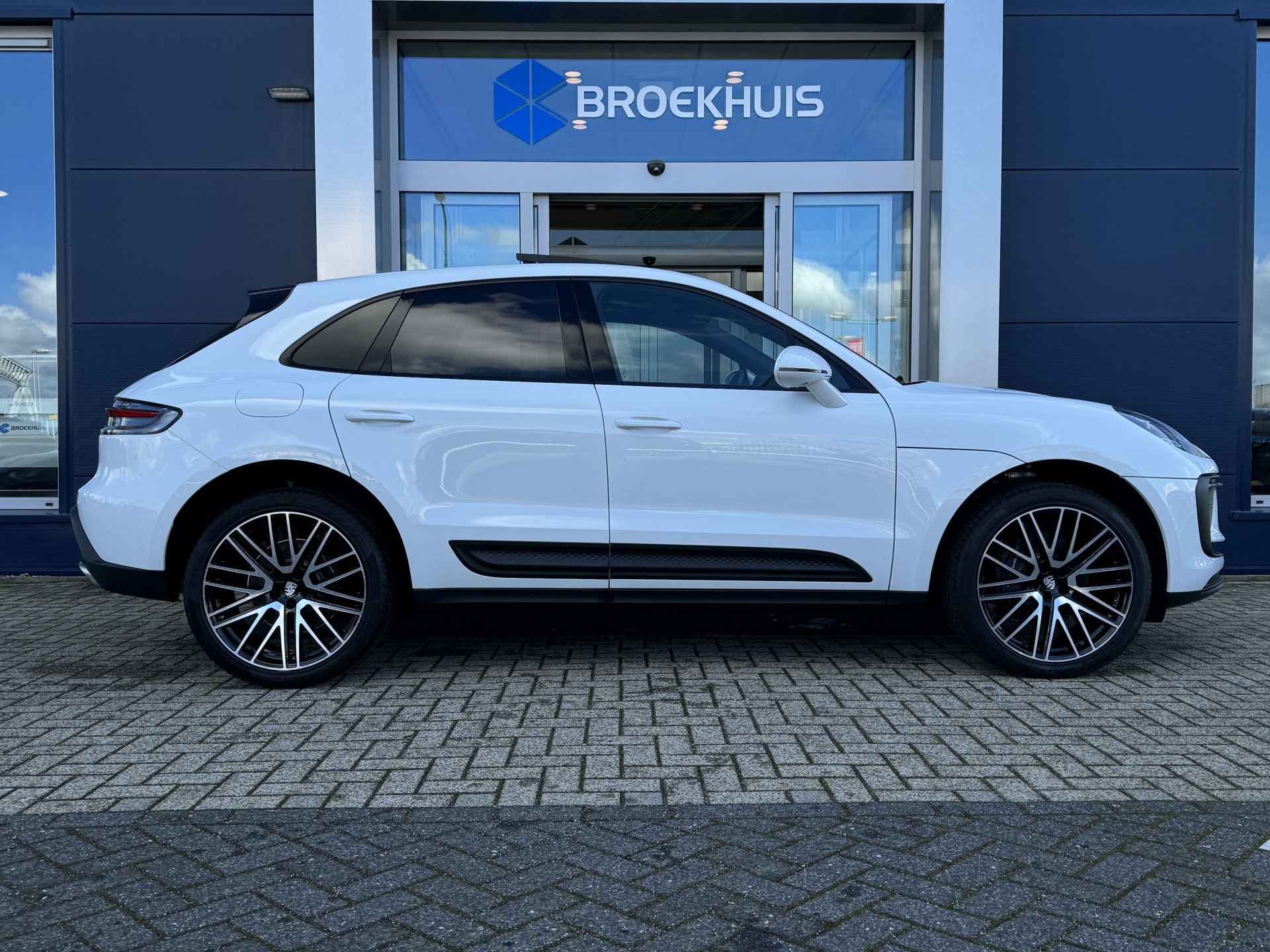 Porsche Macan 2.0 T | Schuif/kantel dak | Camera | PDC V/A | Stoelverwarming V/A | Leder | Elektr. stoelen + Memory - 10/52